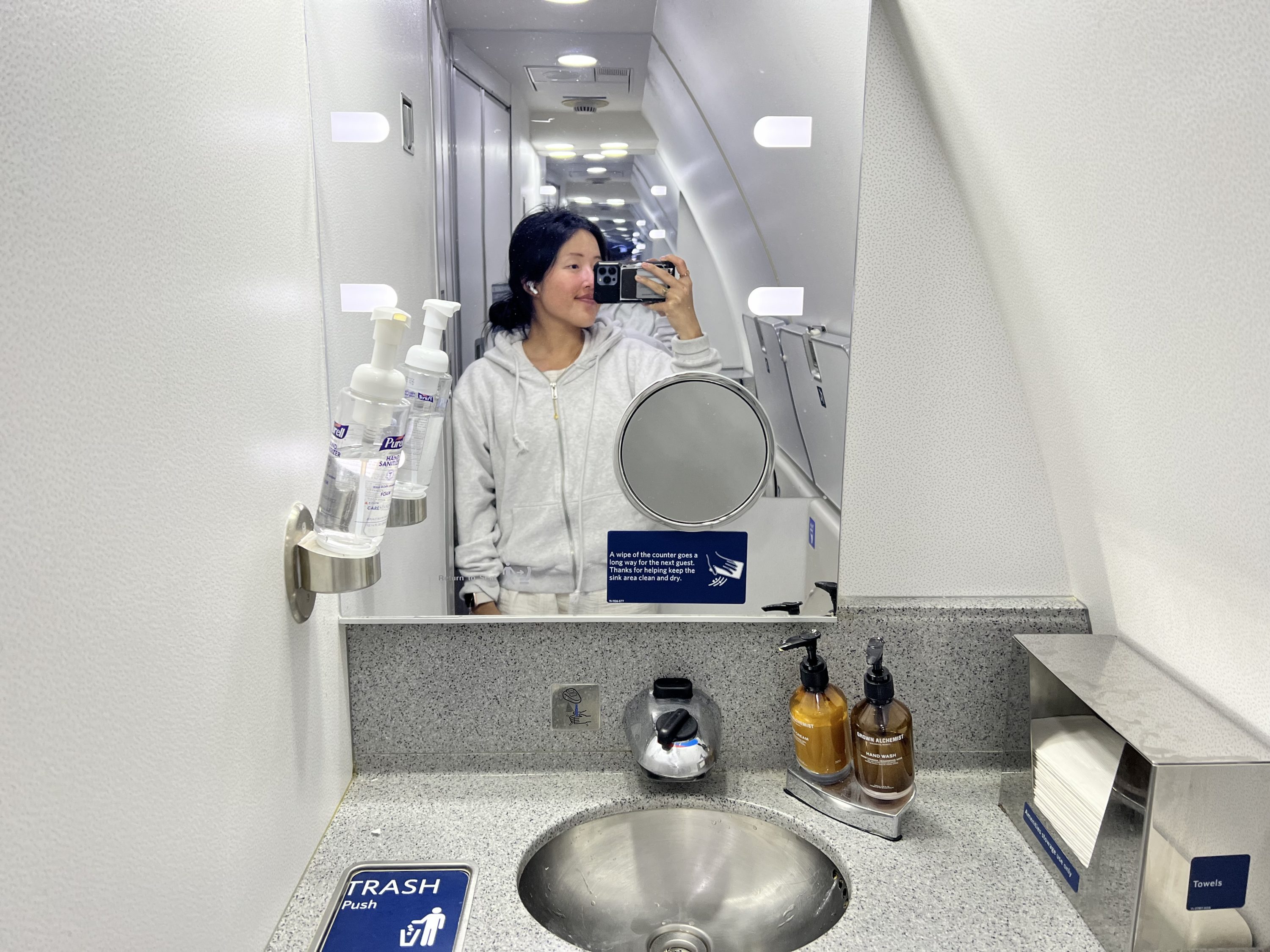 Delta One 767 Bathroom