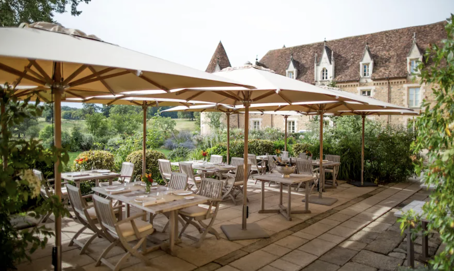 Domaine des Etangs Dining