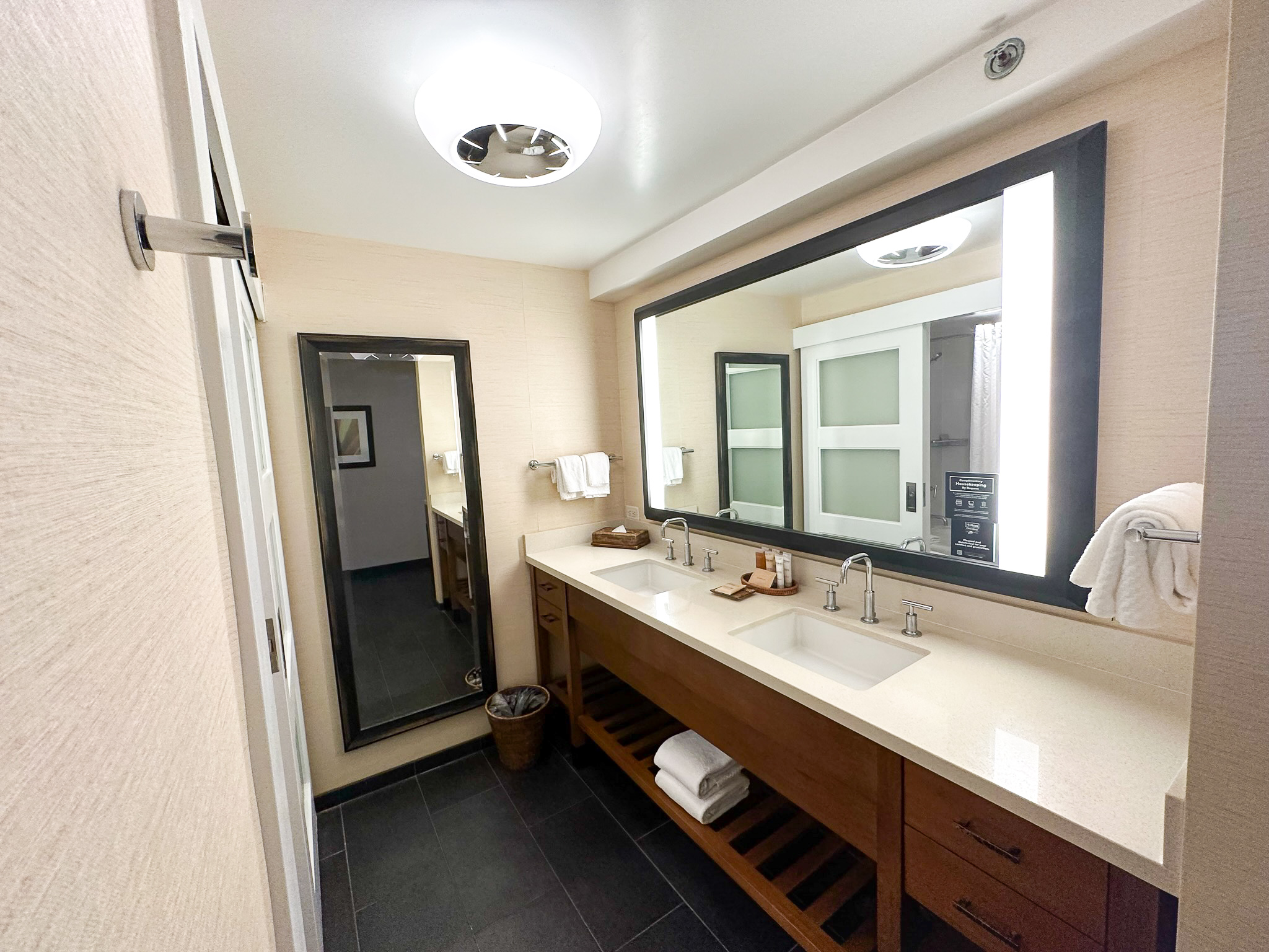 Hilton Waikoloa Village bathroom