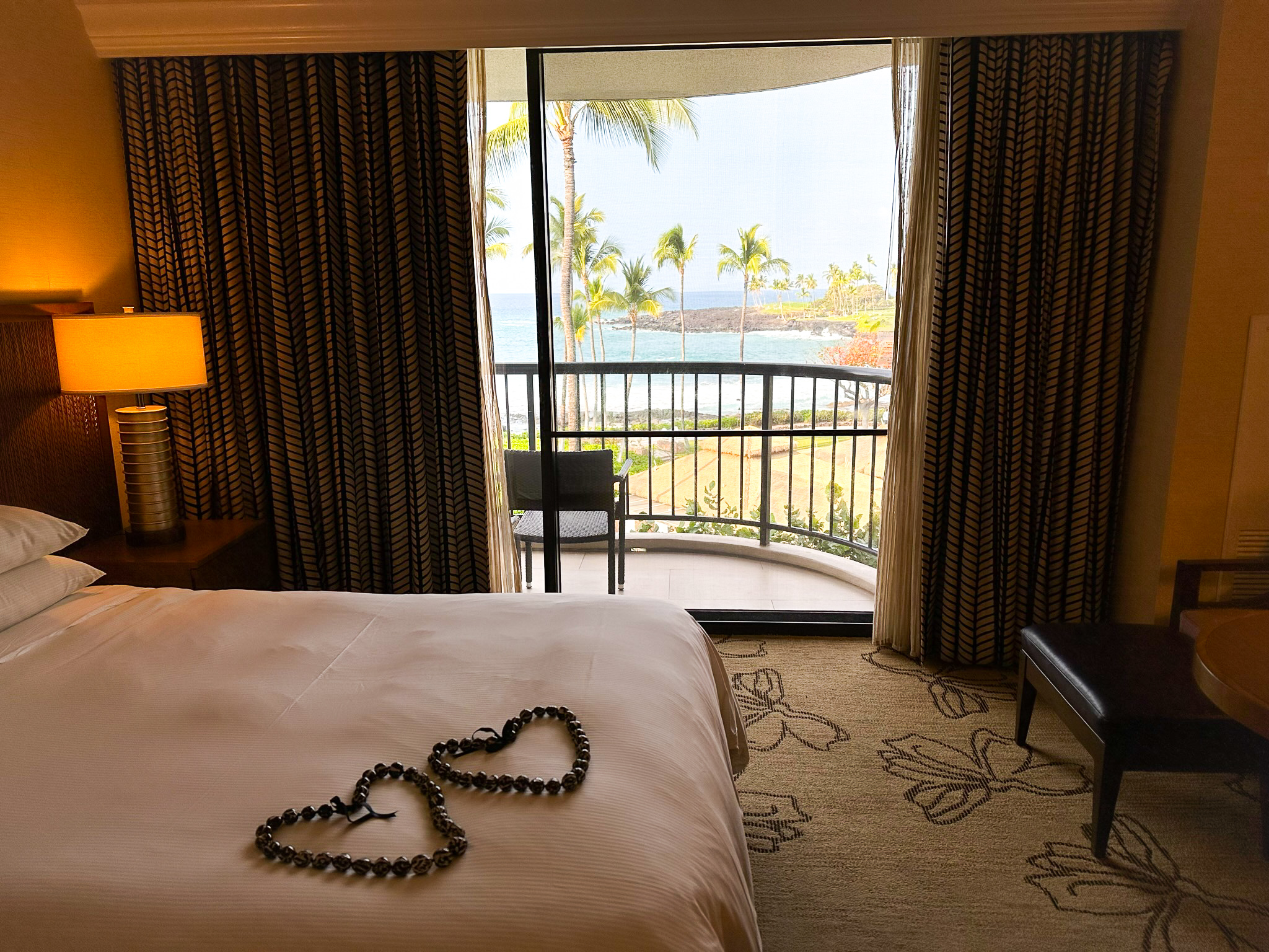 Hilton Waikoloa Village bed and door