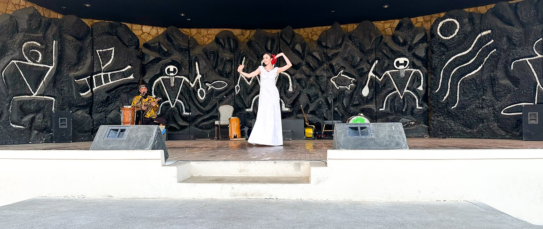 Hilton Waikoloa Village luau dancer