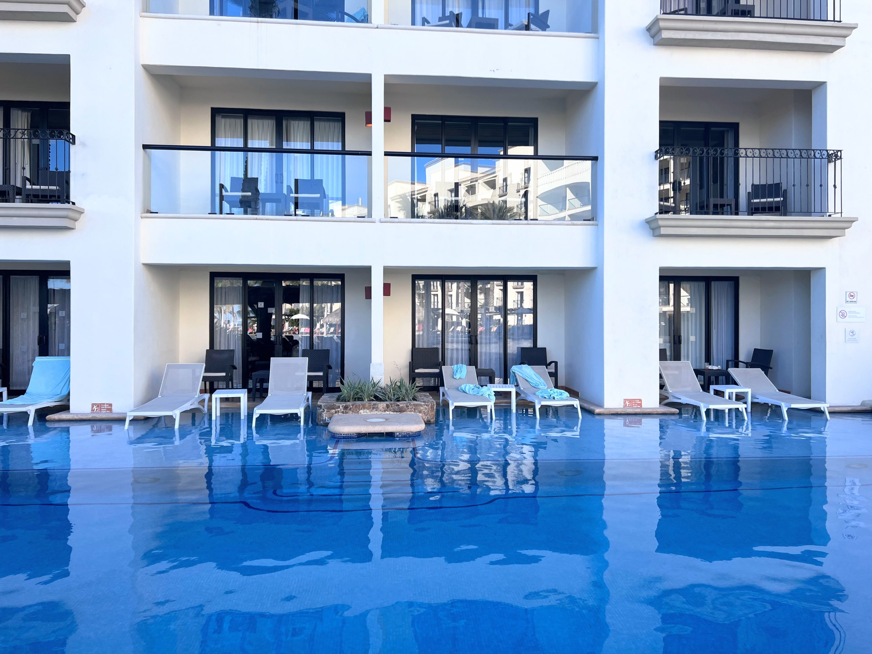 Hyatt Ziva Los Cabos swim up room