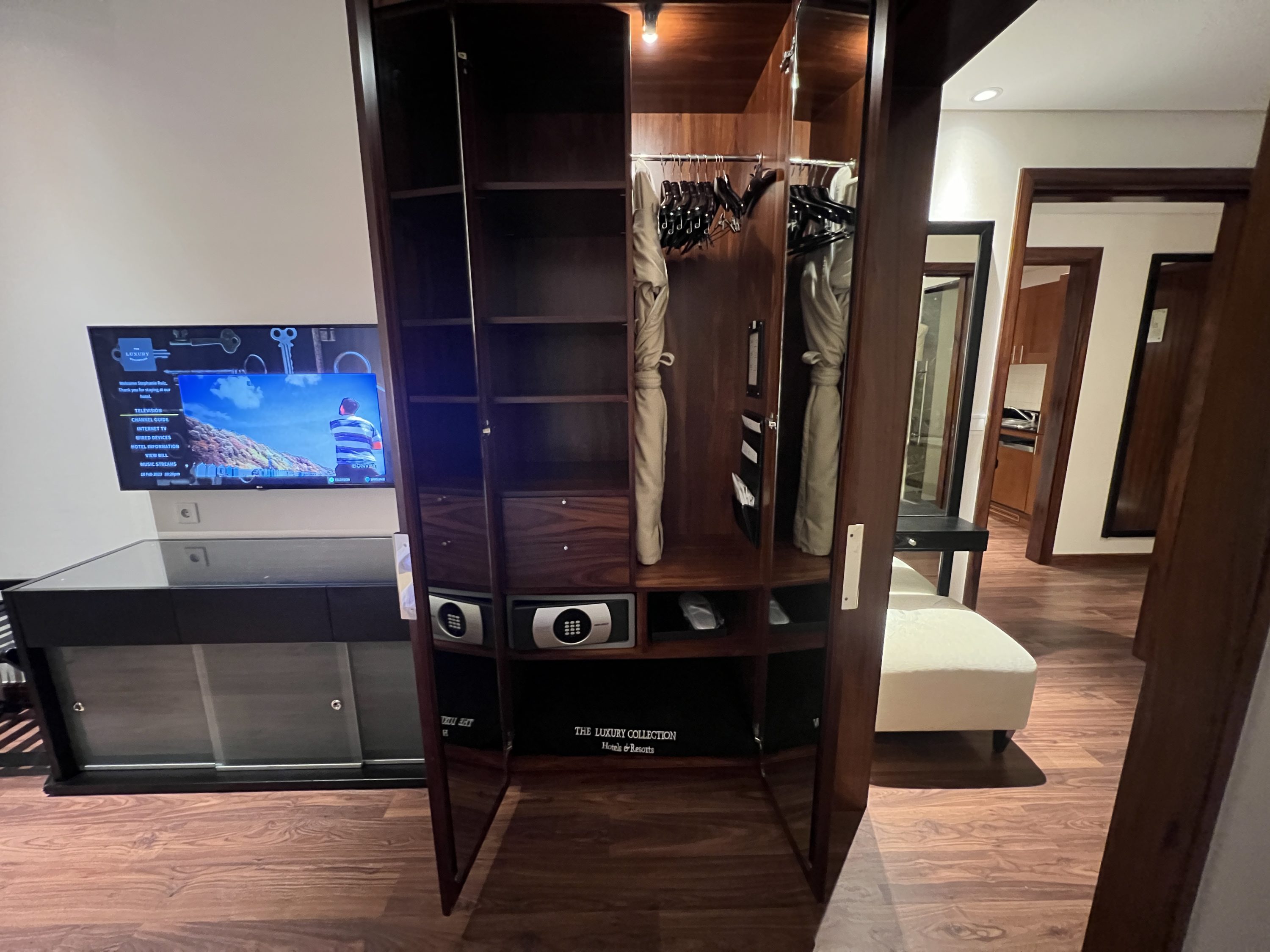 Grosvenor House One Bedroom Suite King Closet