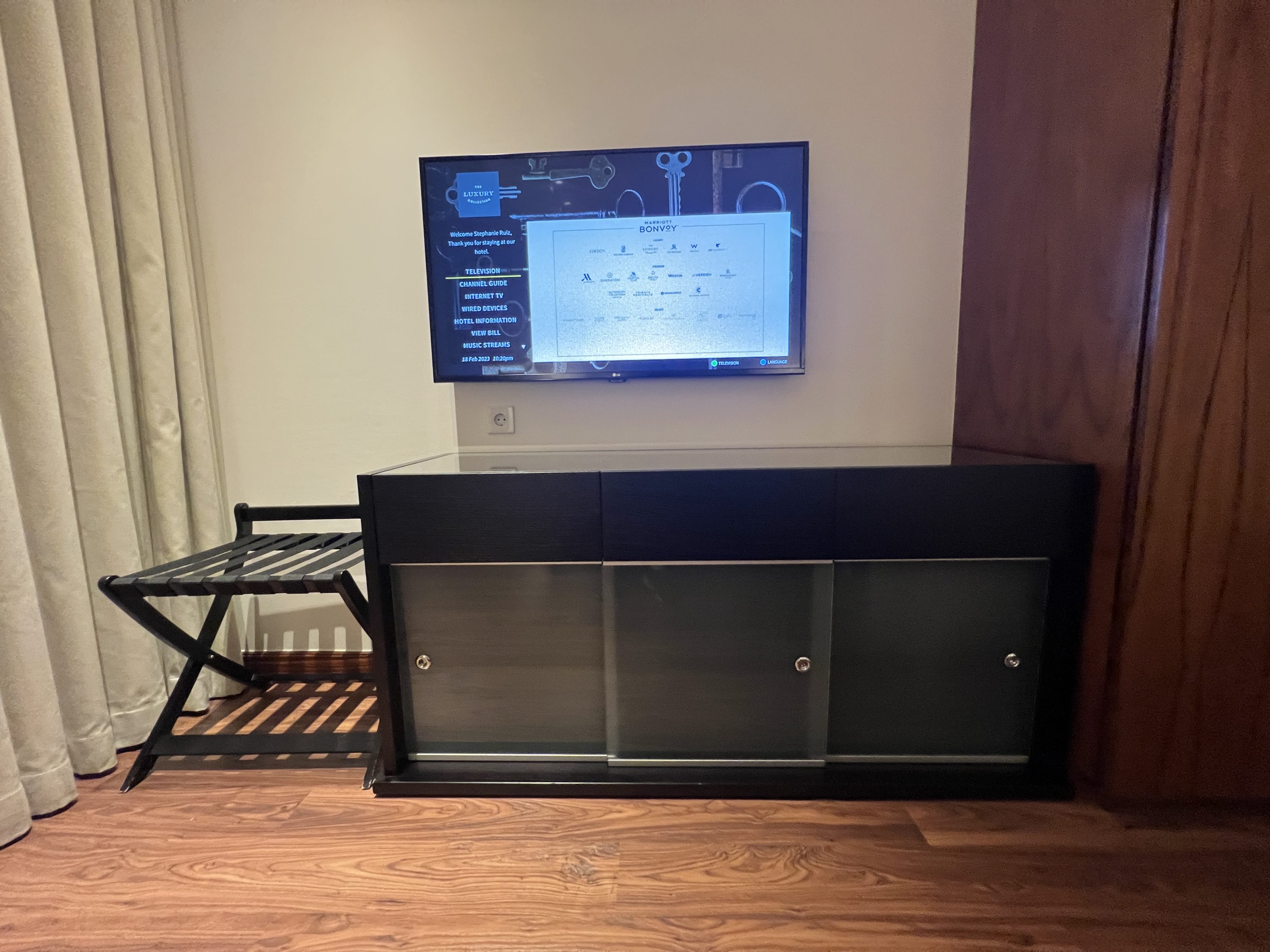 Grosvenor House One Bedroom Suite TV