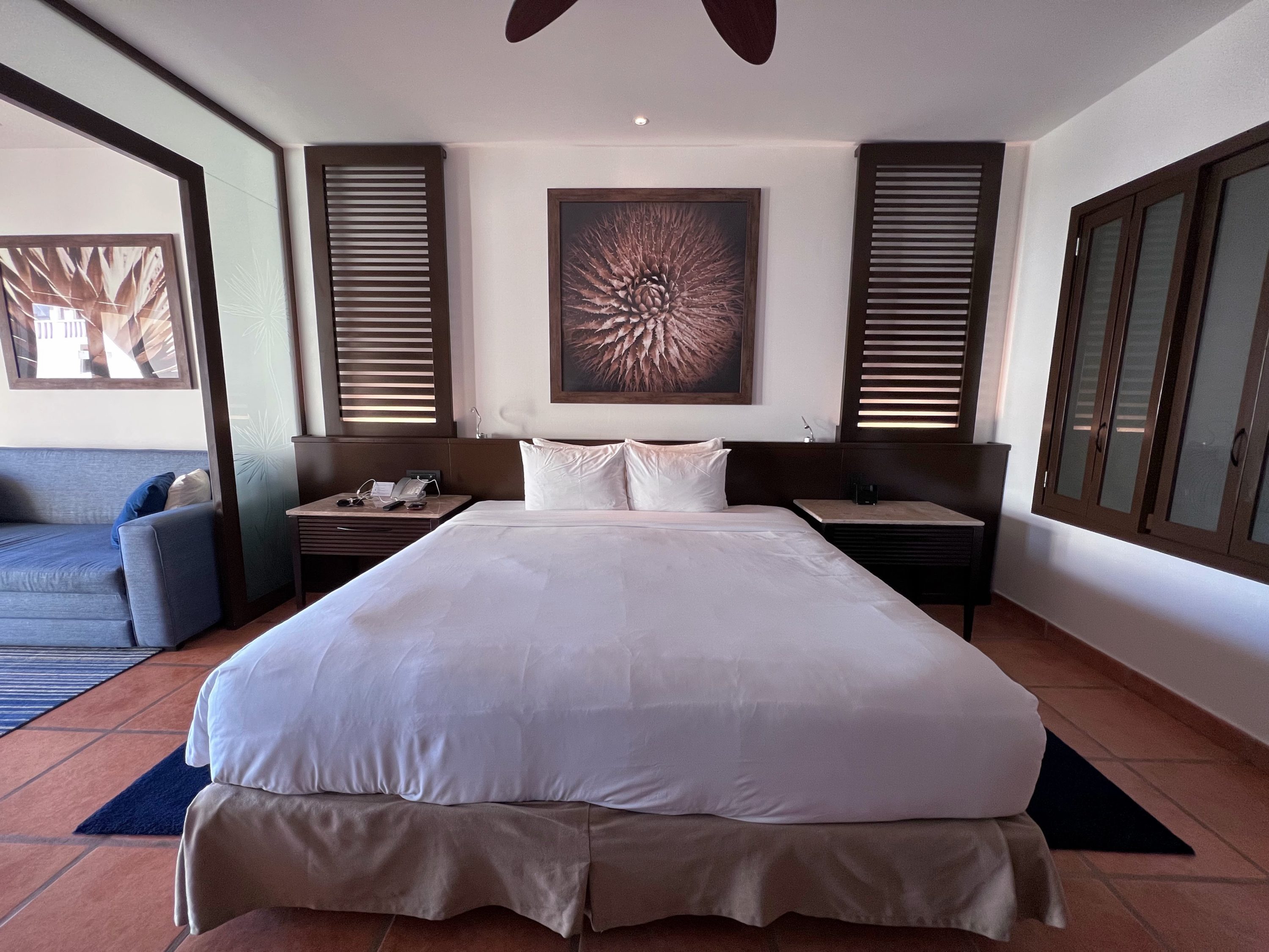 Master King Room bed
