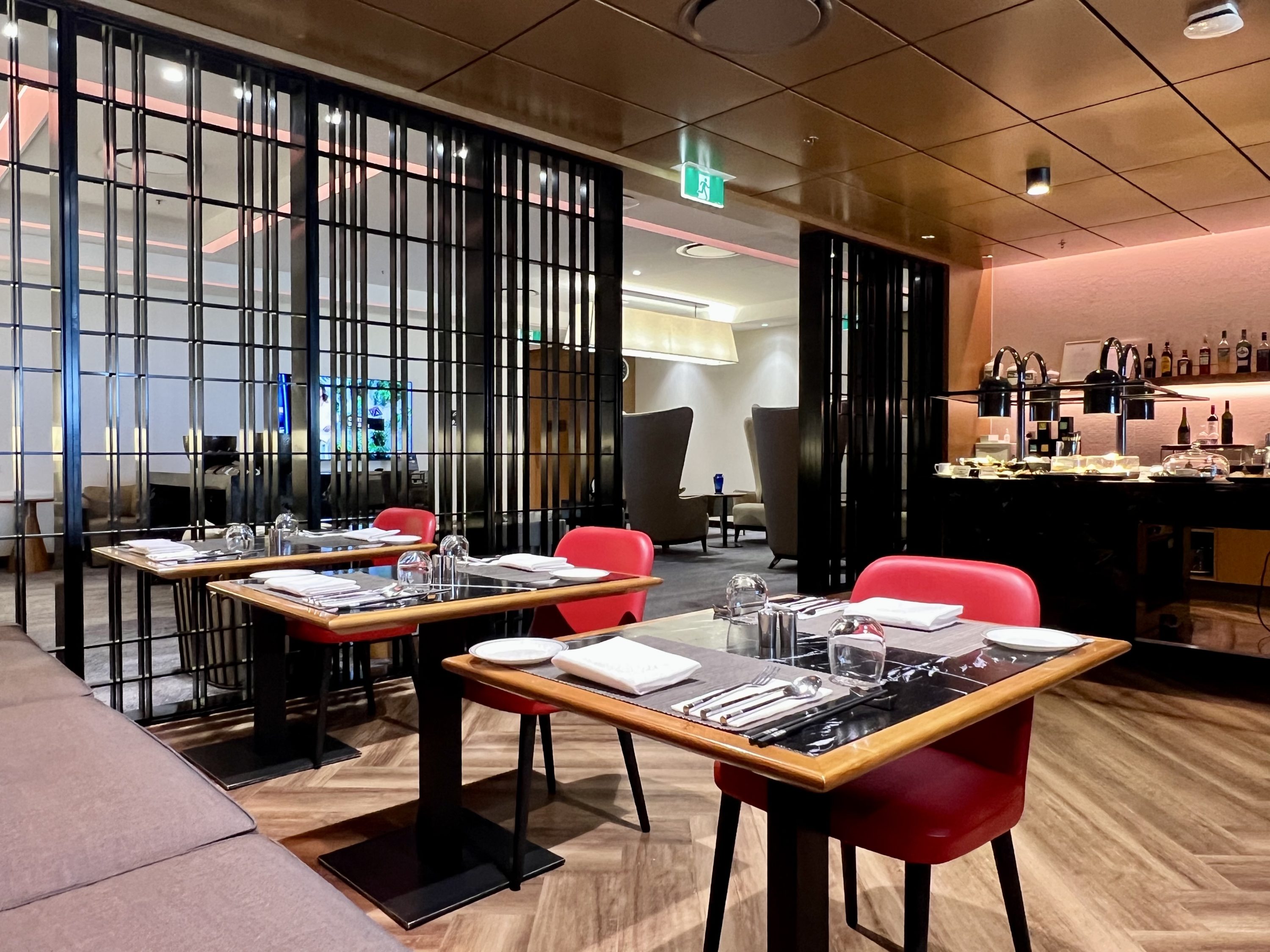 Singapore SilverKris First Class lounge at SYD dining area