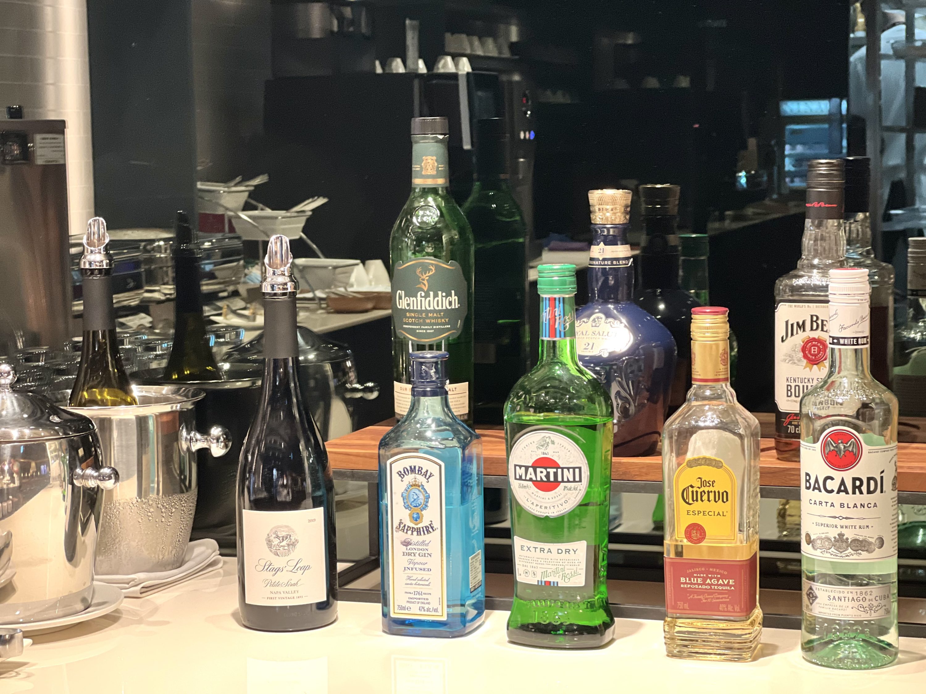 Starlux A359 Business Class TPE lounge liqour