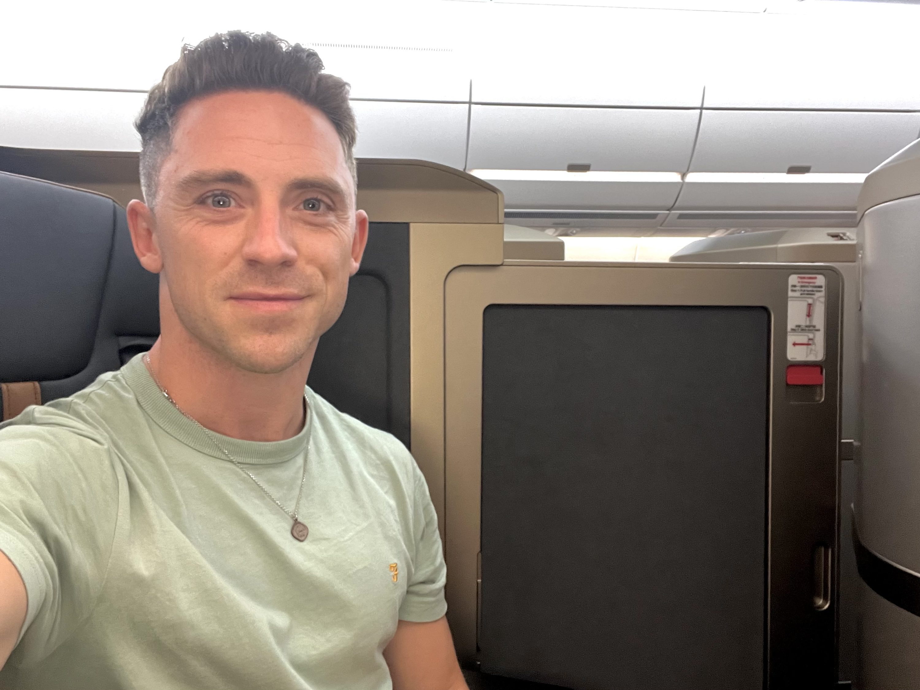 Starlux A359 Business Class seat closing door