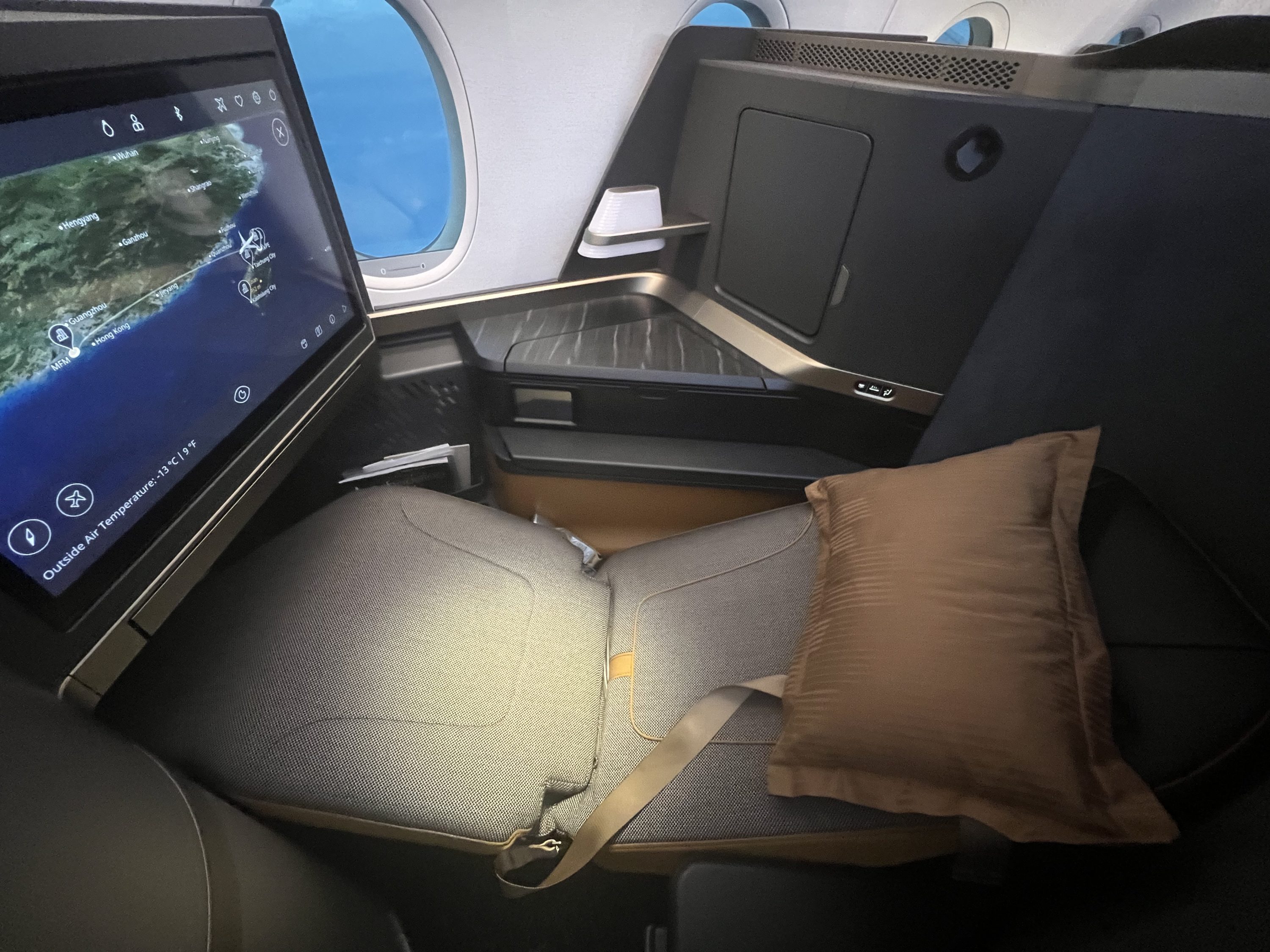 Starlux A359 Business Class seat zero G position
