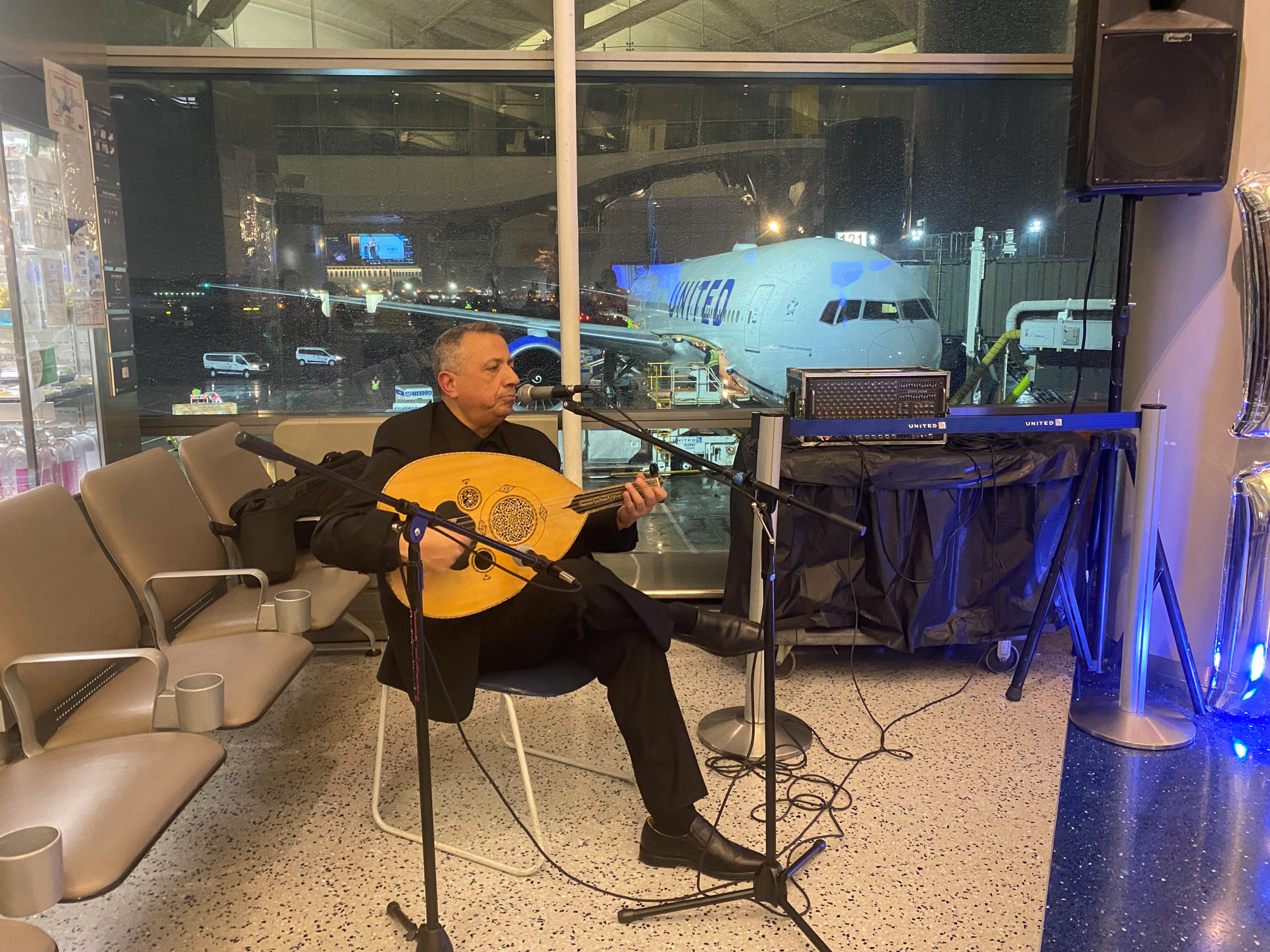 United Inaugural EWR DXB oud
