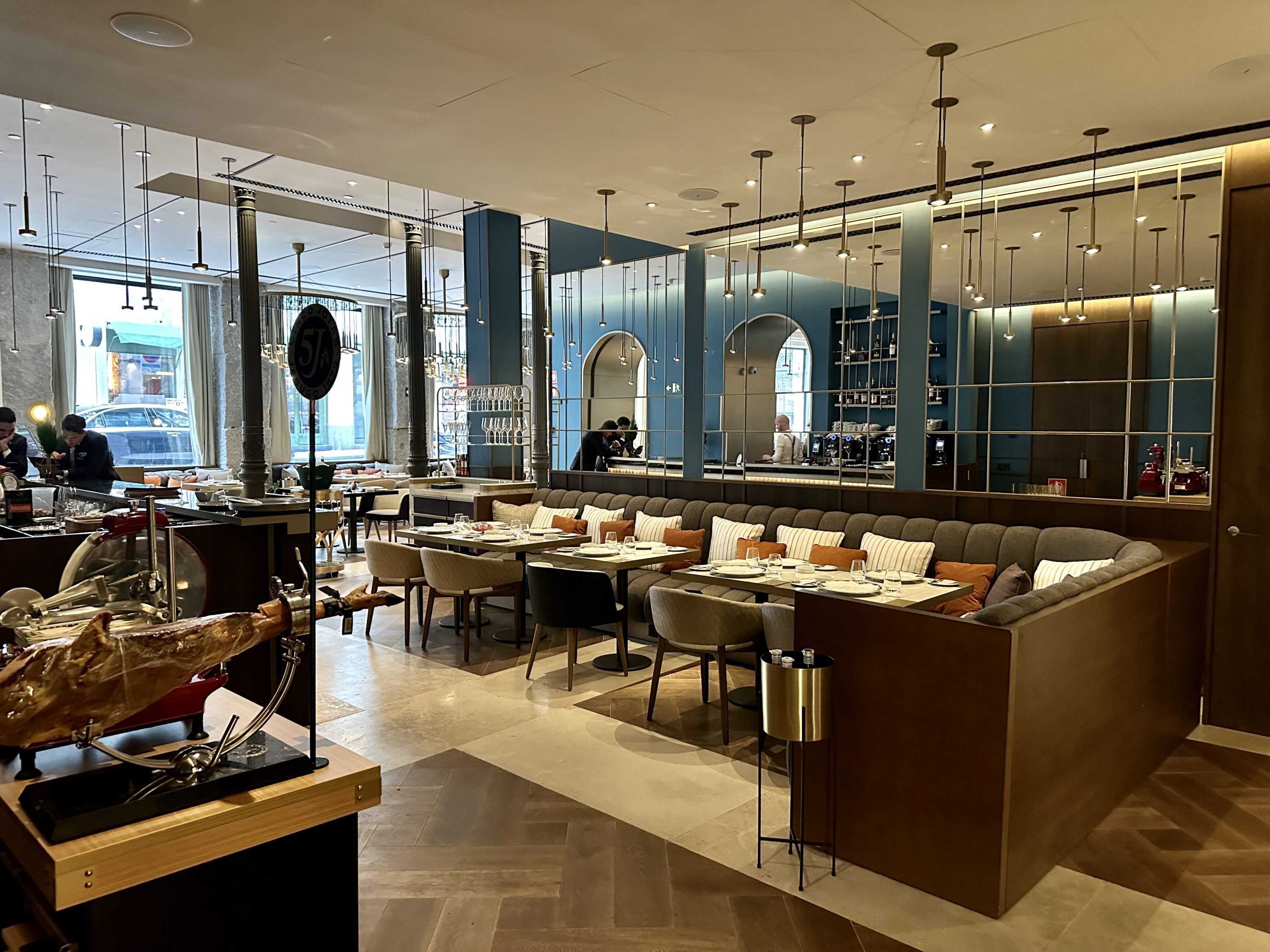 JW Marriott Madrid Qu Banquette