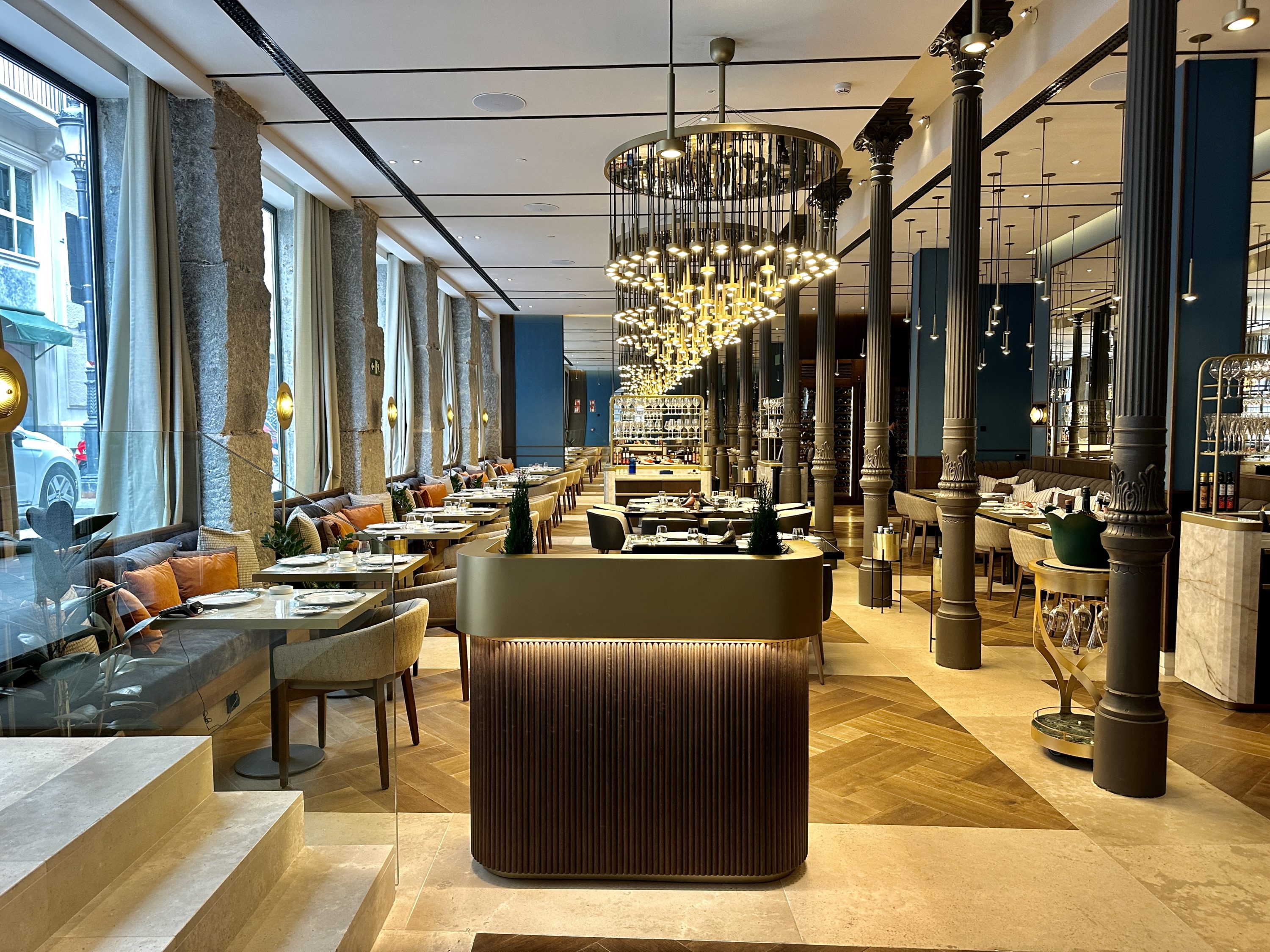 JW Marriott Madrid Qu Host Stand