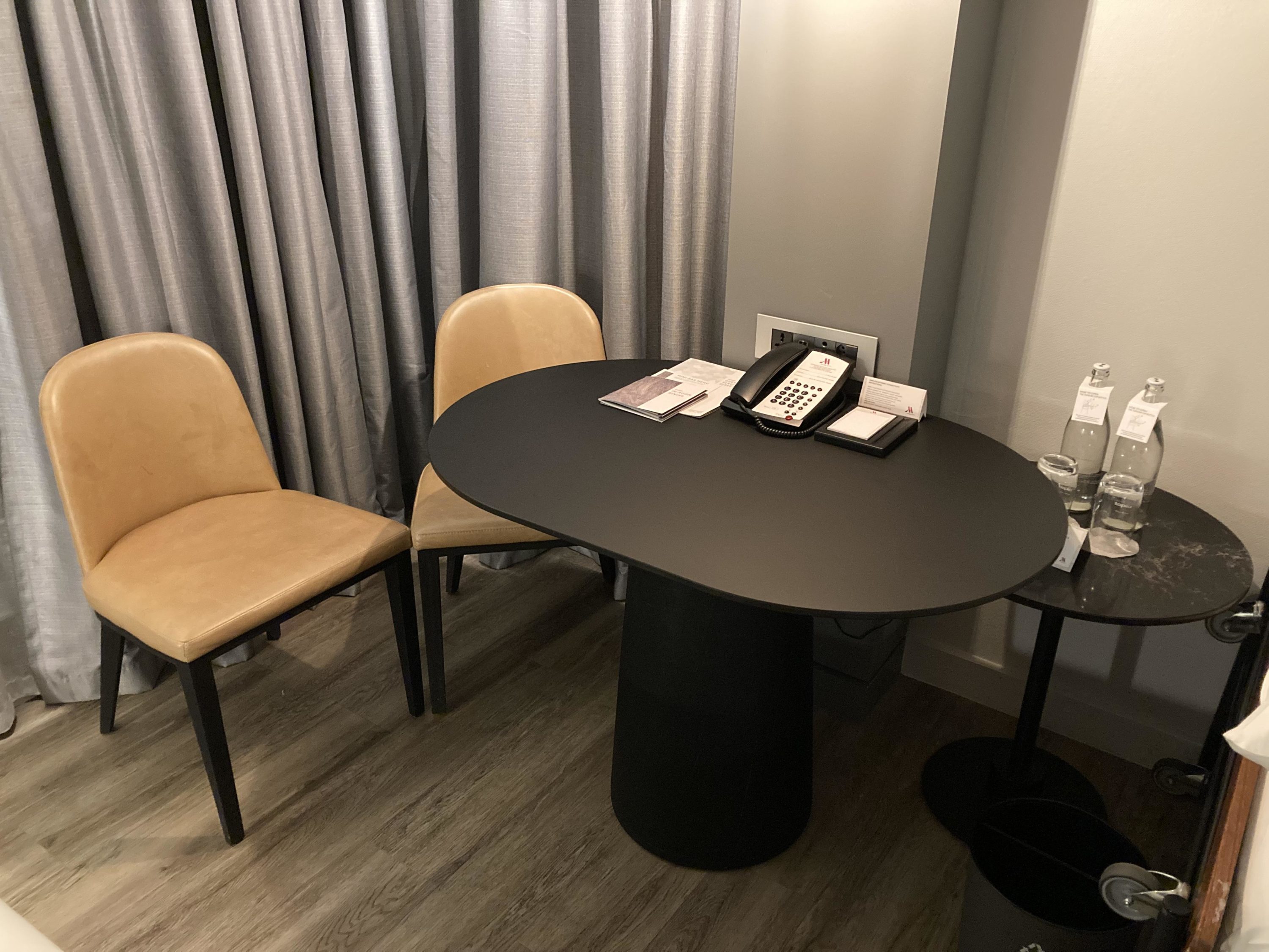 Johannesburg Marriott Hotel Melrose Arch table chairs water