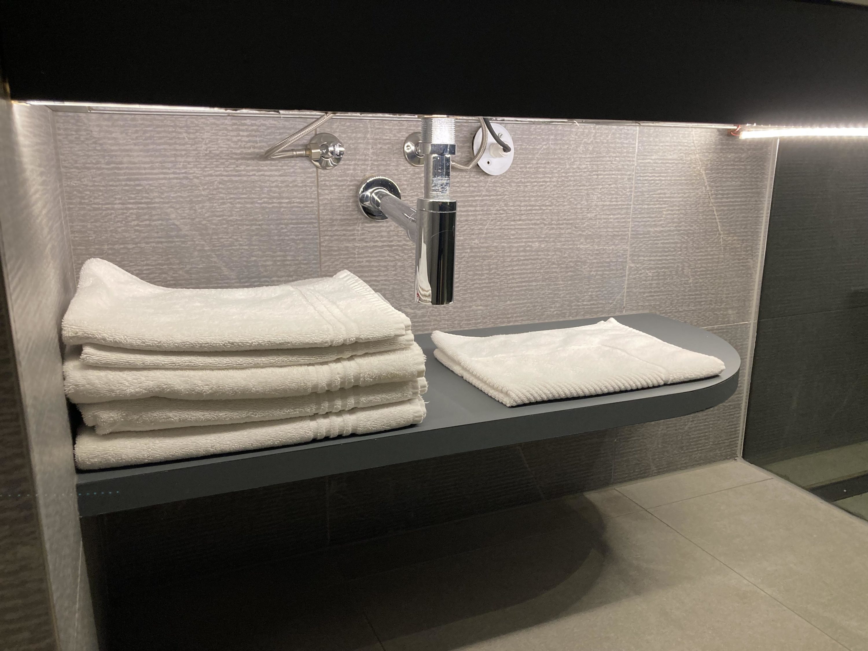 Johannesburg Marriott Hotel Melrose Arch under vanity towels