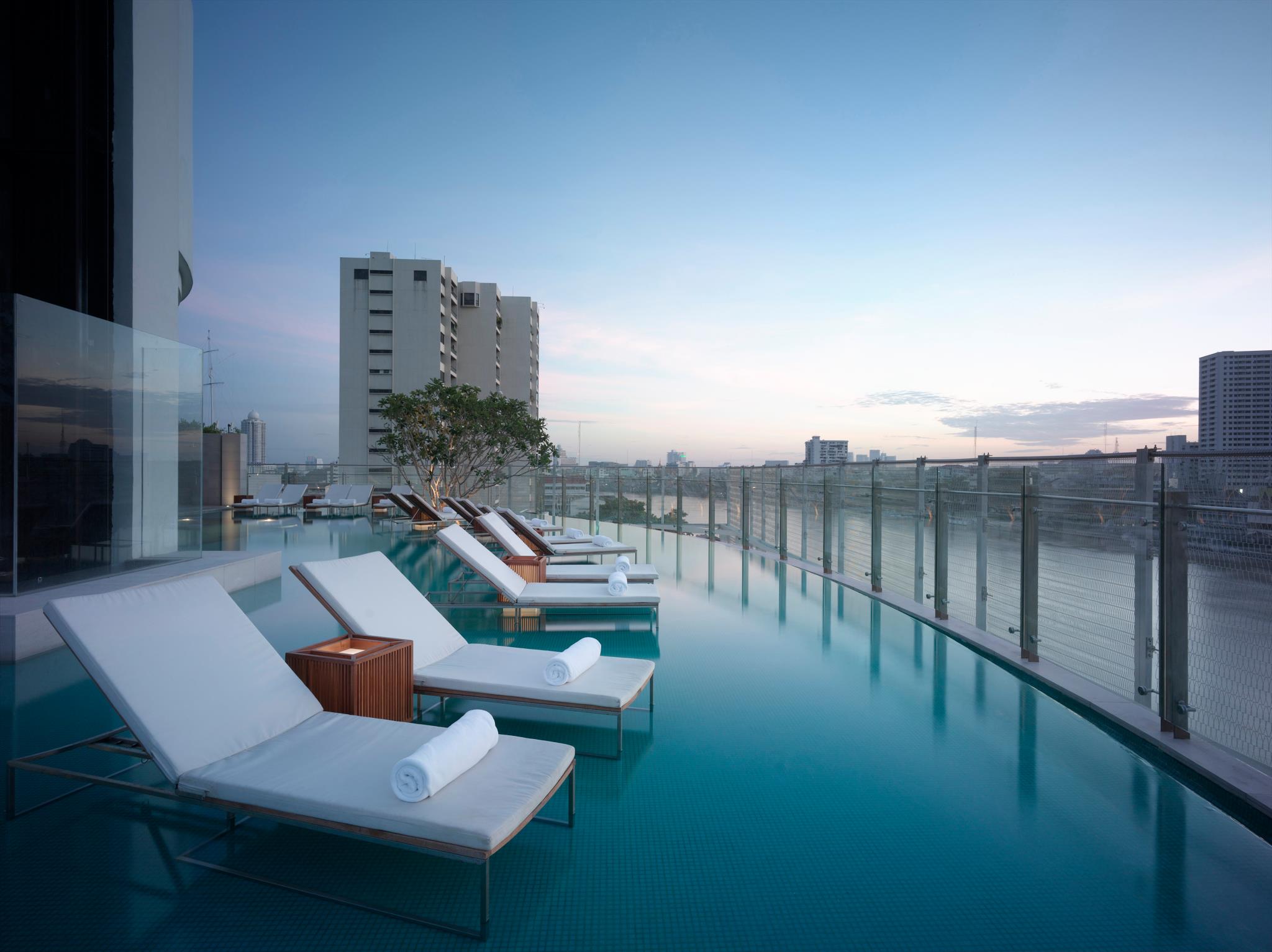 Millennium Hilton Bangkok Pool