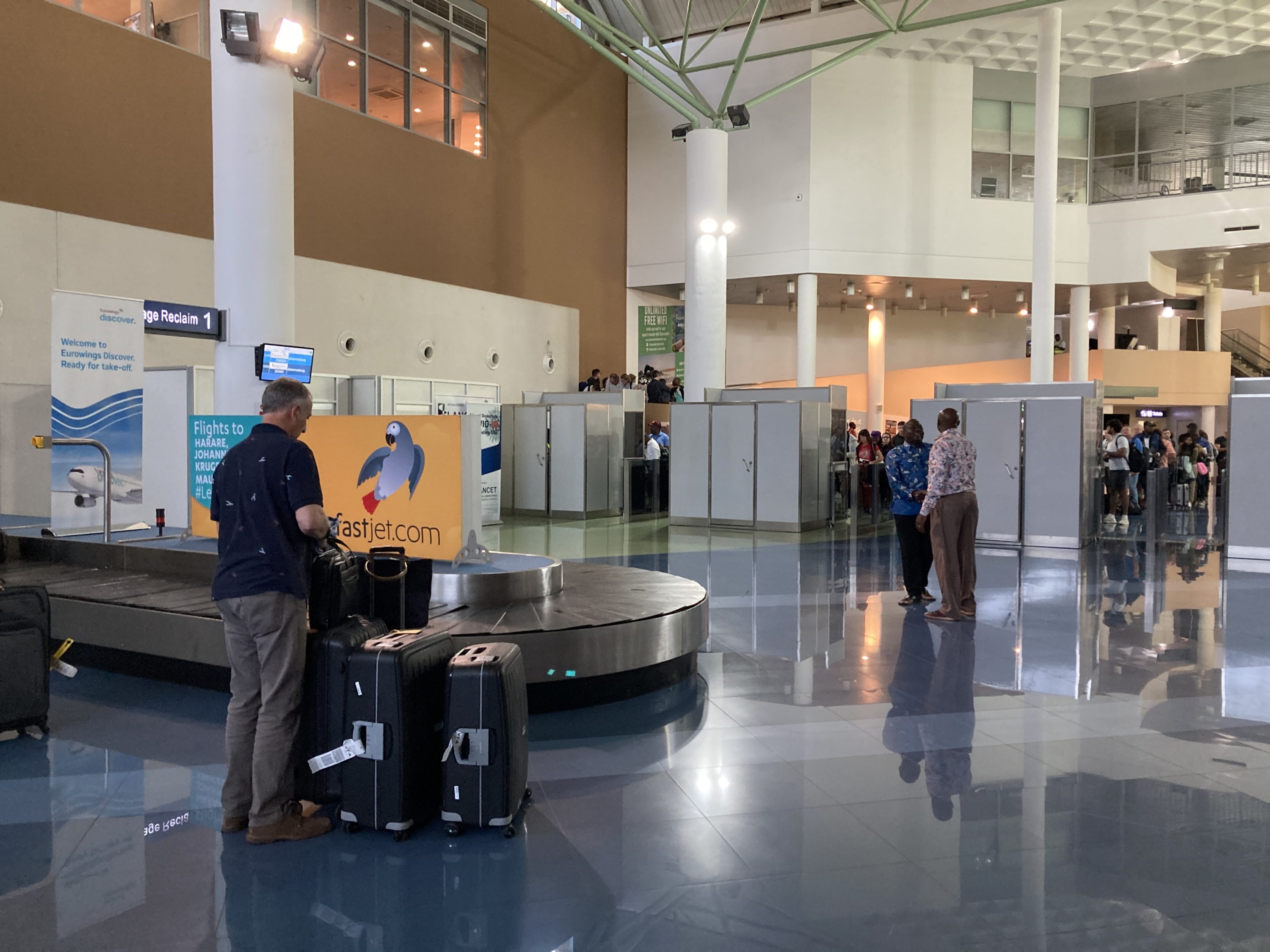 South African Airways JNB VFA baggage claim immigration South African Airways JNB VFA baggage claim immigration