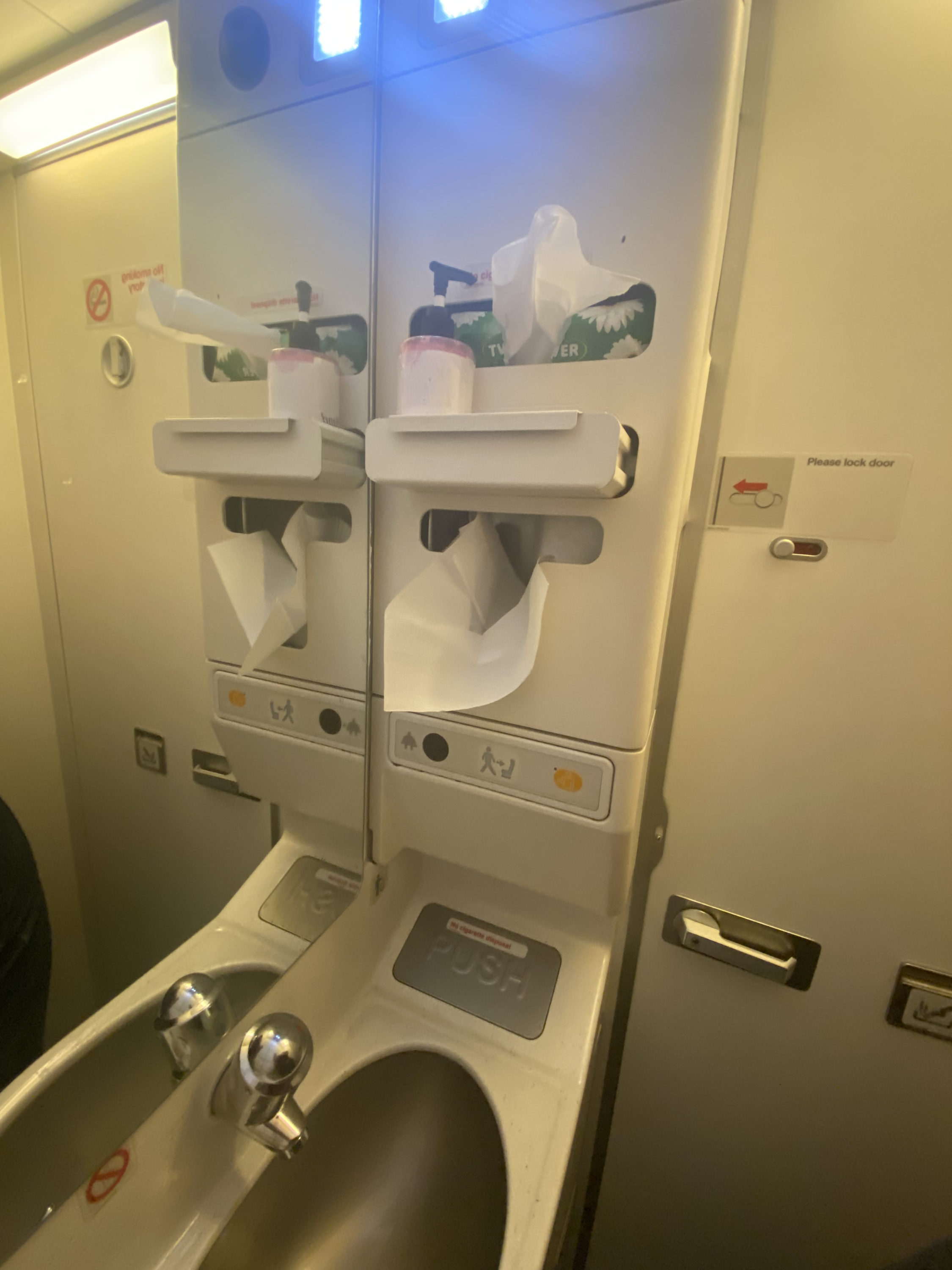 South African Airways JNB VFA economy sink South African Airways JNB VFA economy sink