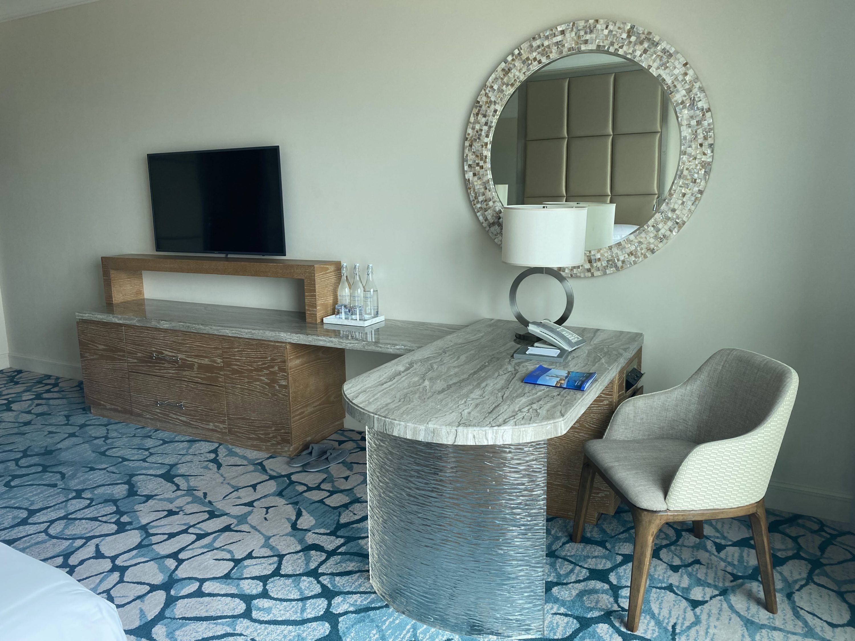 Atlantis Workspace and TV