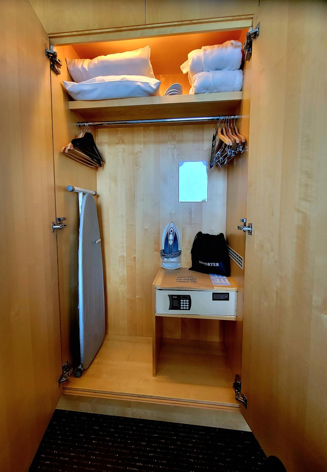 Clarion Hotel Copenhagen Airport Closet 