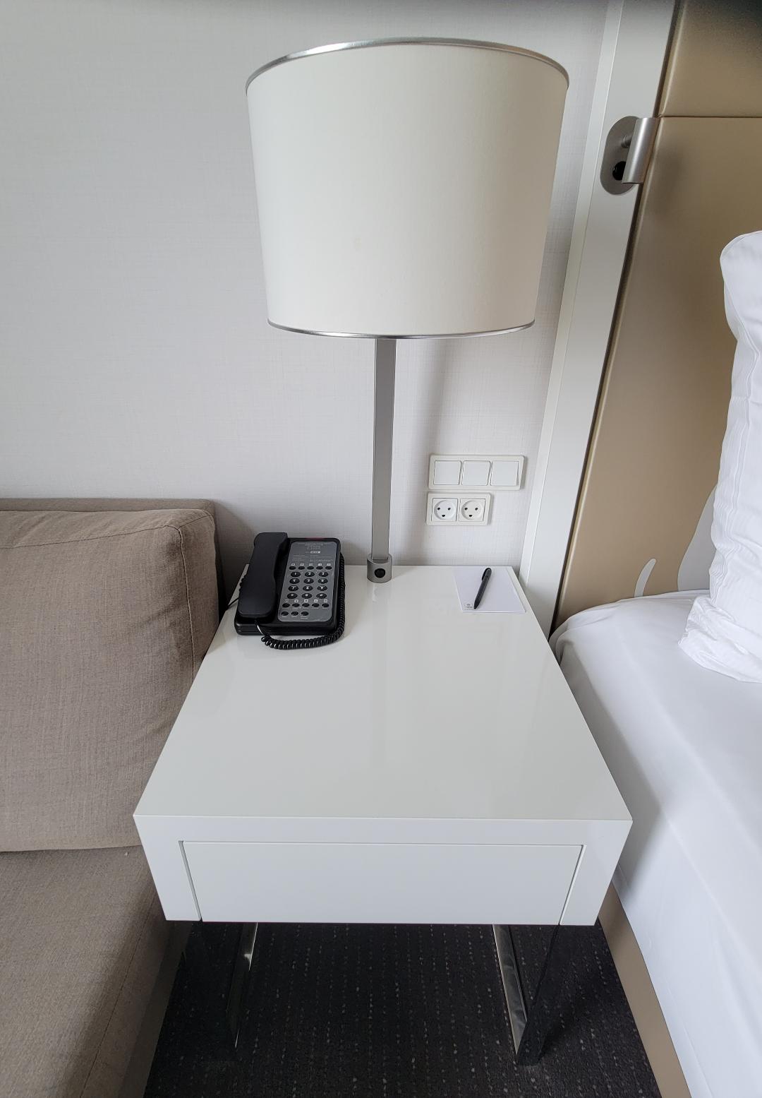 Clarion Hotel Copenhagen Airport Left Nightstand