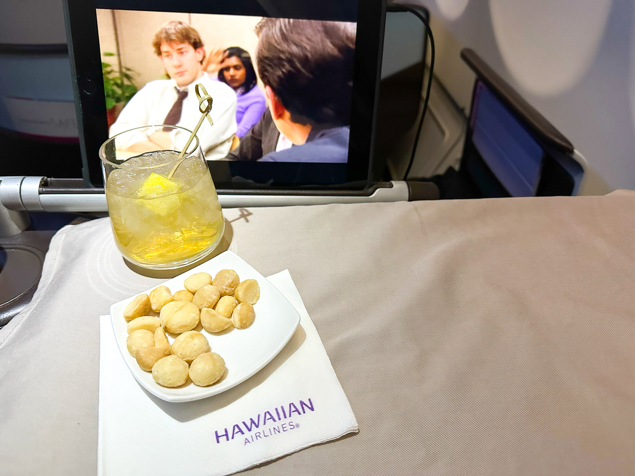 Hawaiian Airlines First Class nuts Hawaiian Airlines First Class nuts