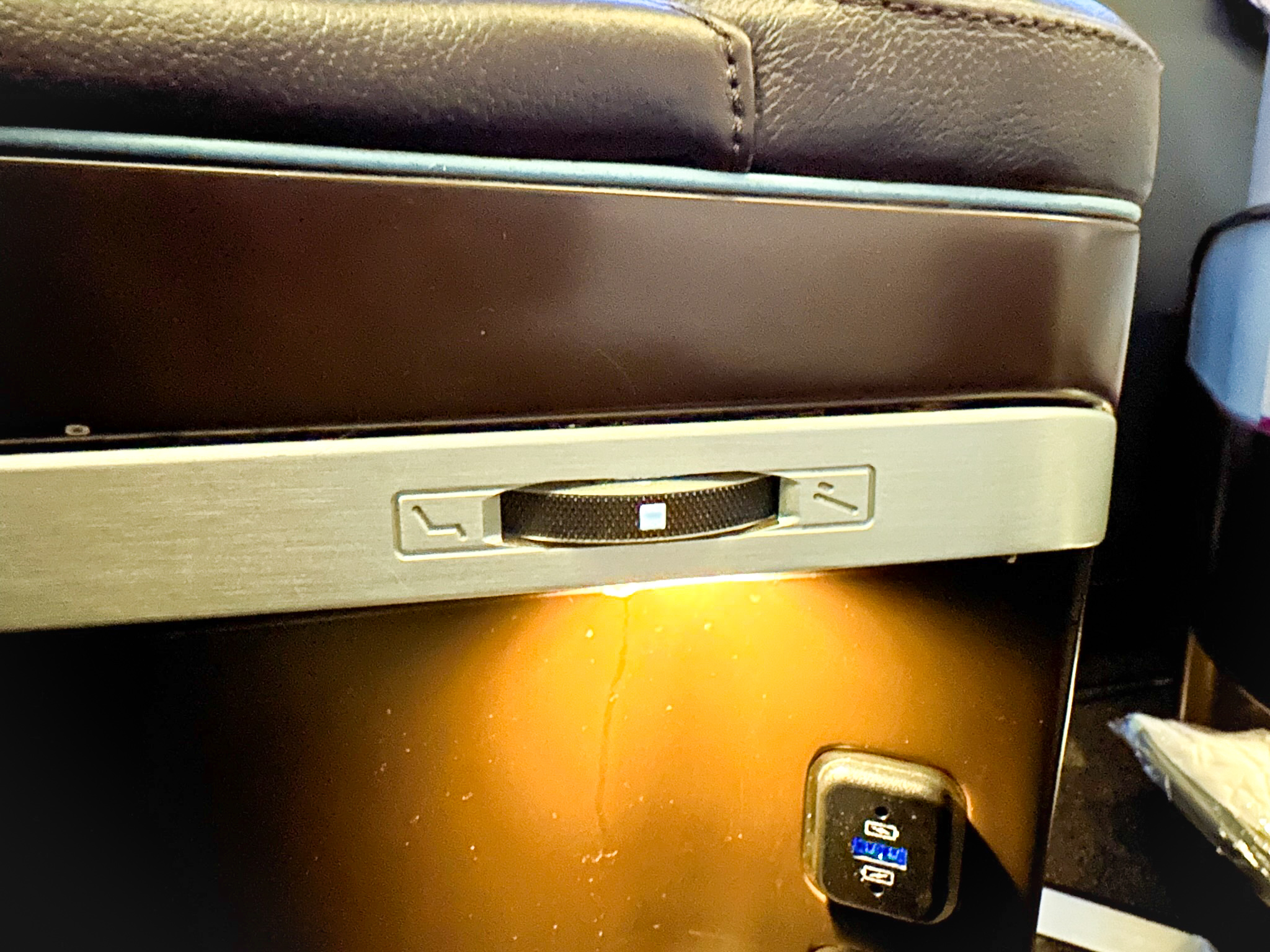 Hawaiian Airlines First Class seat control Hawaiian Airlines First Class seat control