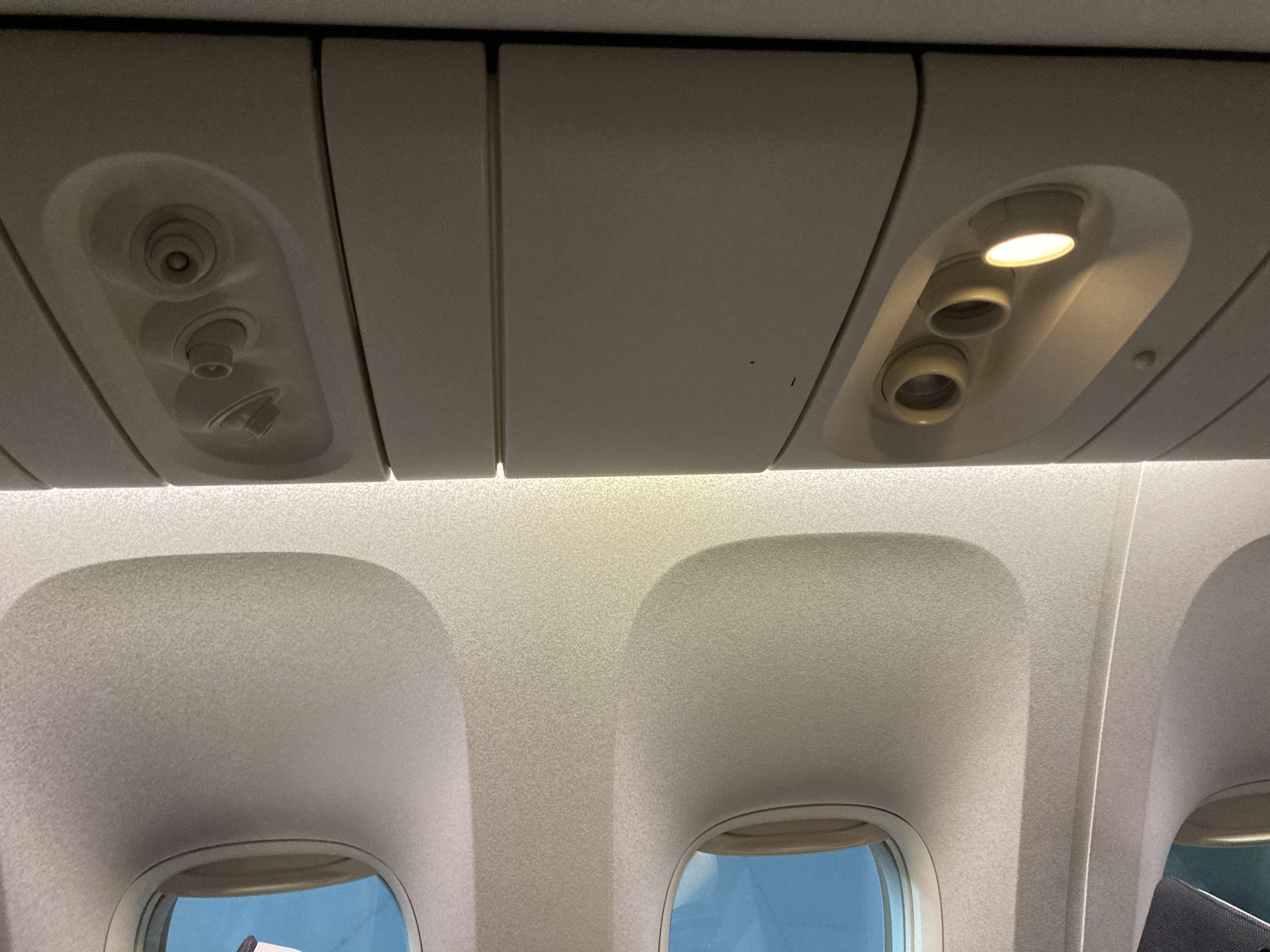 Qatar Airways 777 DOH DFW economy lights vents