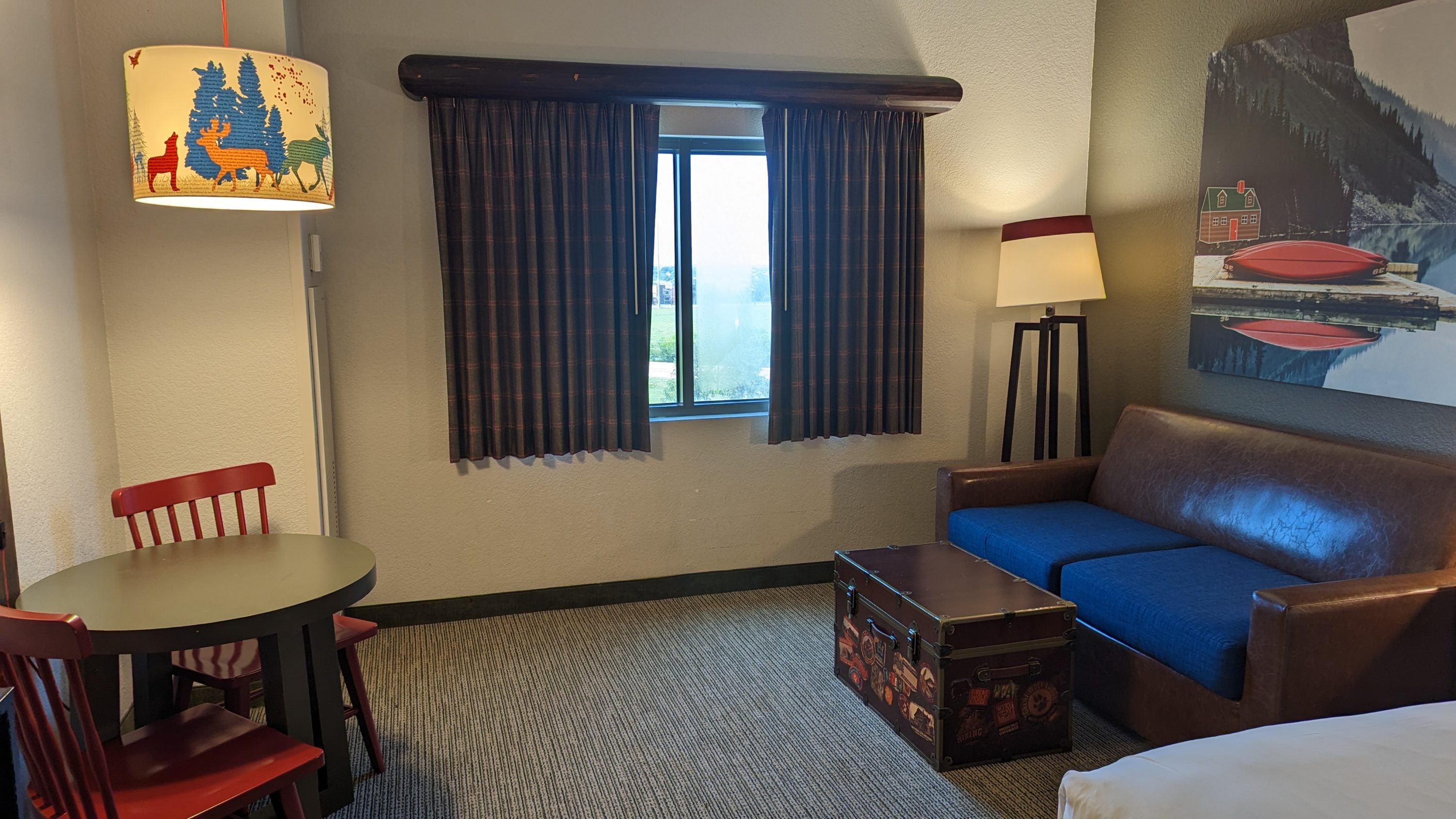 Great Wolf Lodge Grapevine guestroom dining and seating Great Wolf Lodge Grapevine guestroom dining and seating