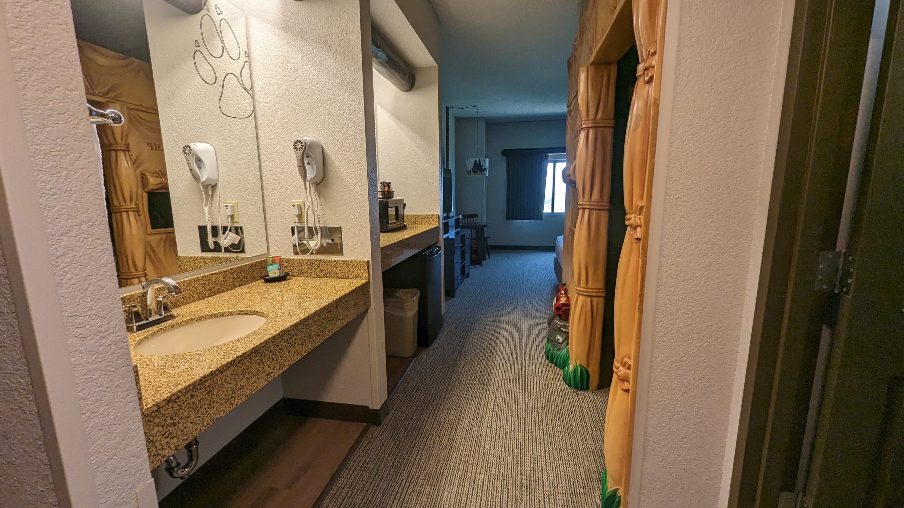 Great Wolf Lodge Grapevine guestroom entry Great Wolf Lodge Grapevine guestroom entry