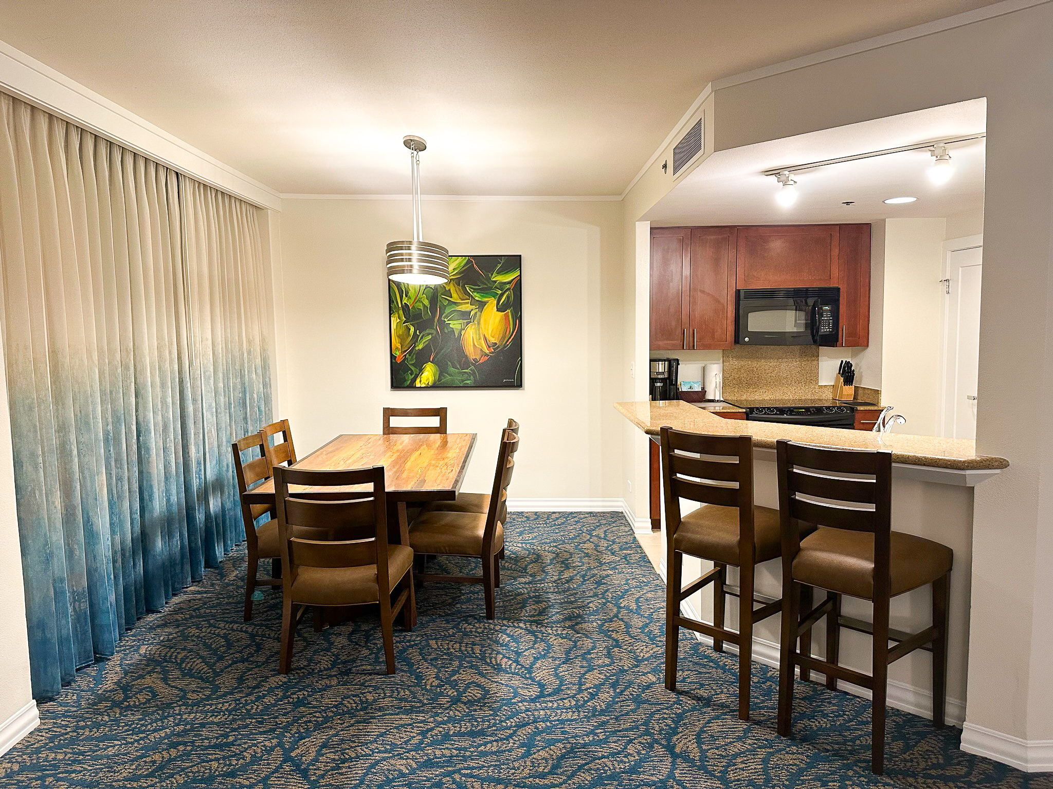Hilton Hawaiian Village dining room
