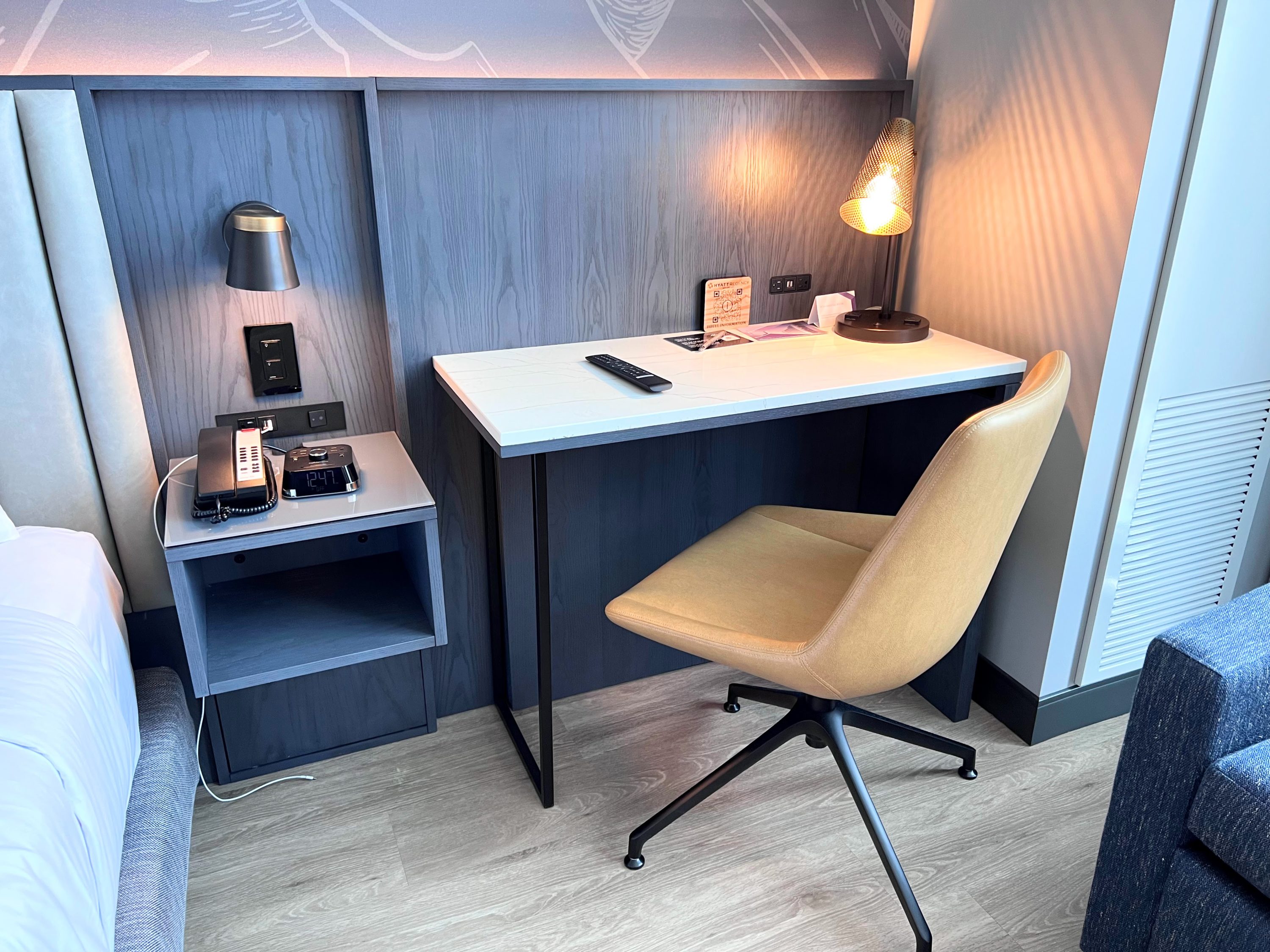 Hyatt Regency Salt Lake City guestroom work desk Hyatt Regency Salt Lake City guestroom work desk