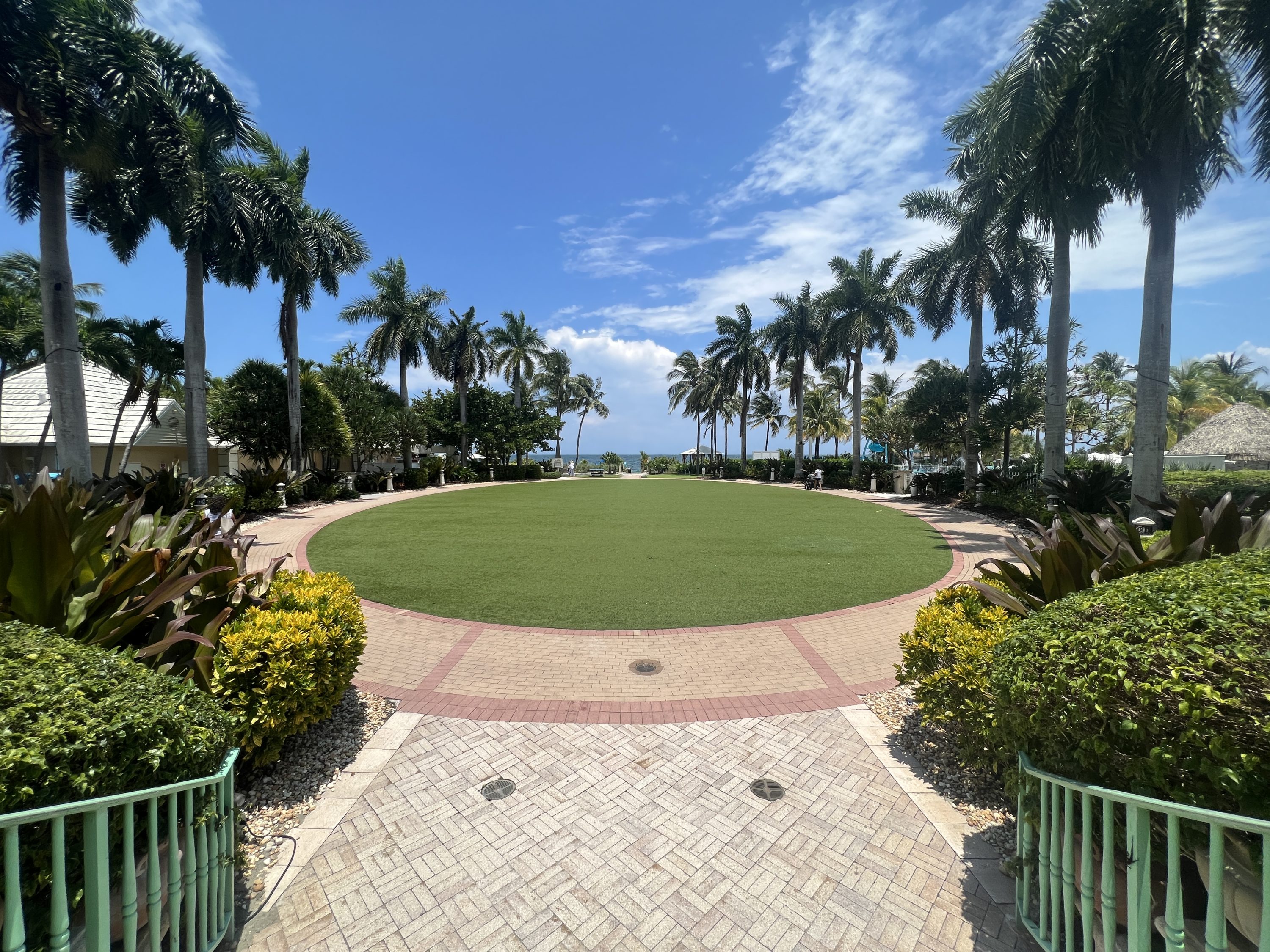 Ritz-Carlton Key Biscayne courtyard