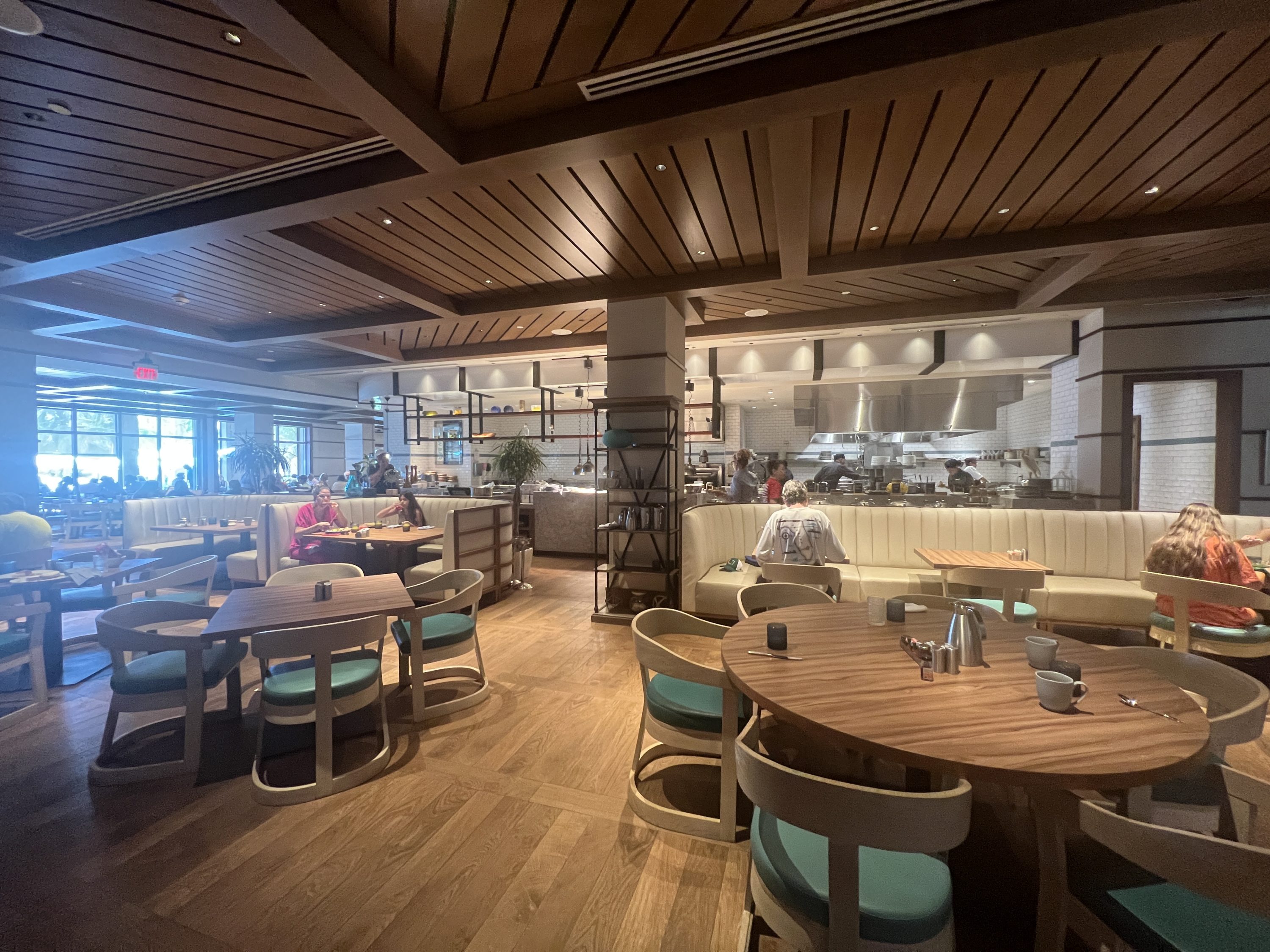 Ritz-Carlton Key Biscayne Lightkeepers restaurant seating