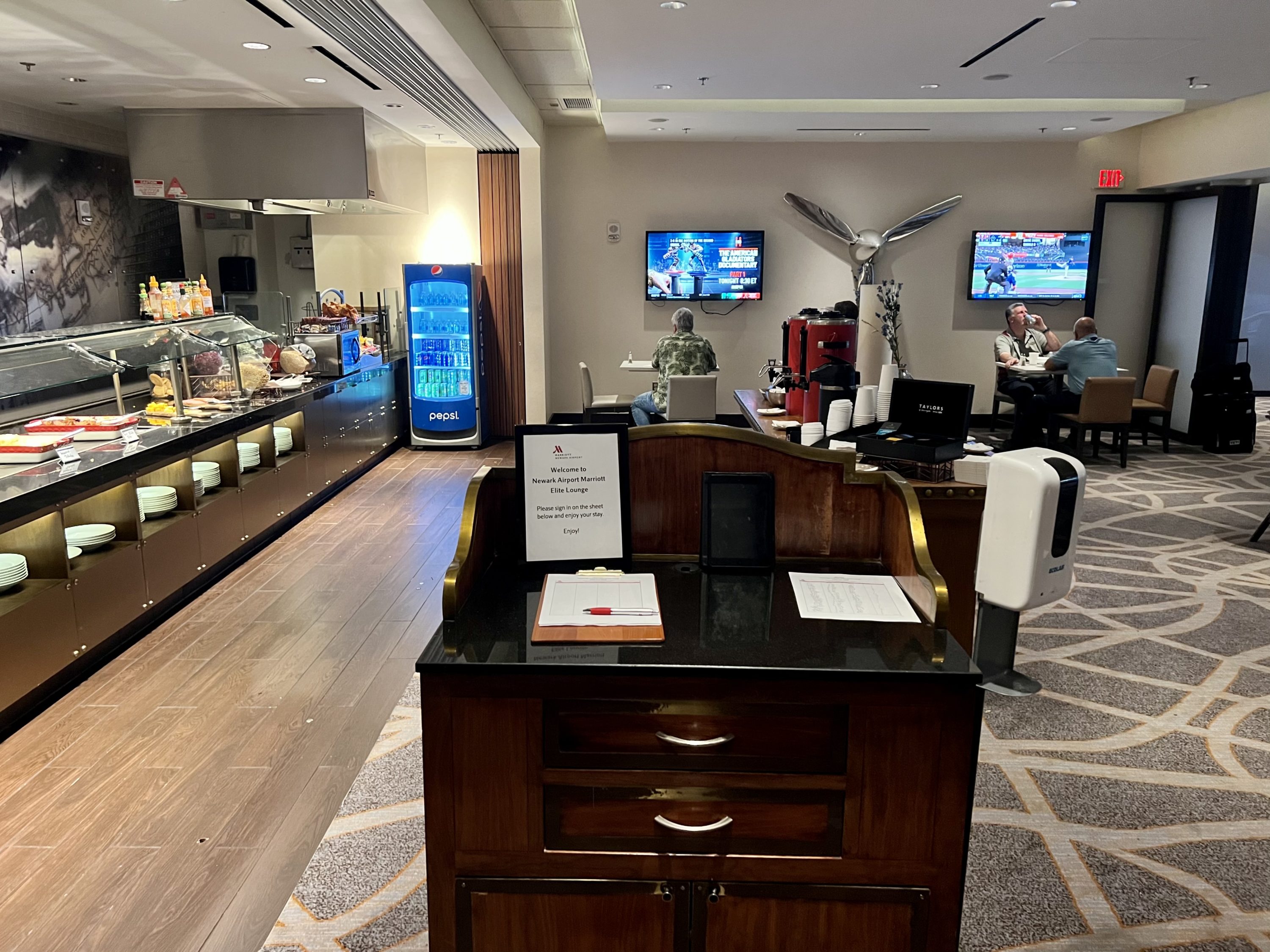 Marriott Newark International elite lounge reception desk