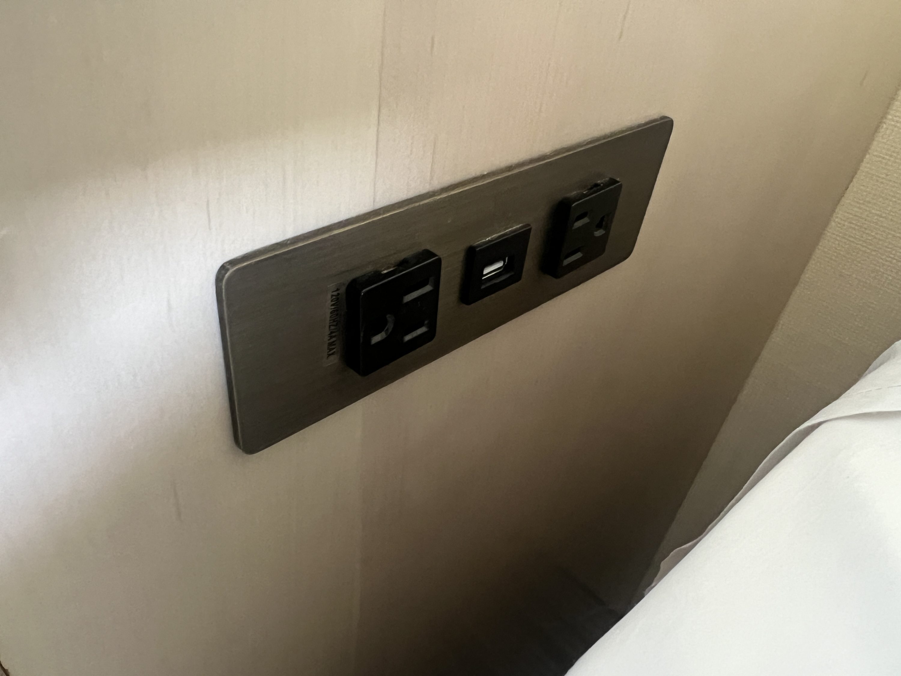 Ritz-Carlton Key Biscayne power outlets