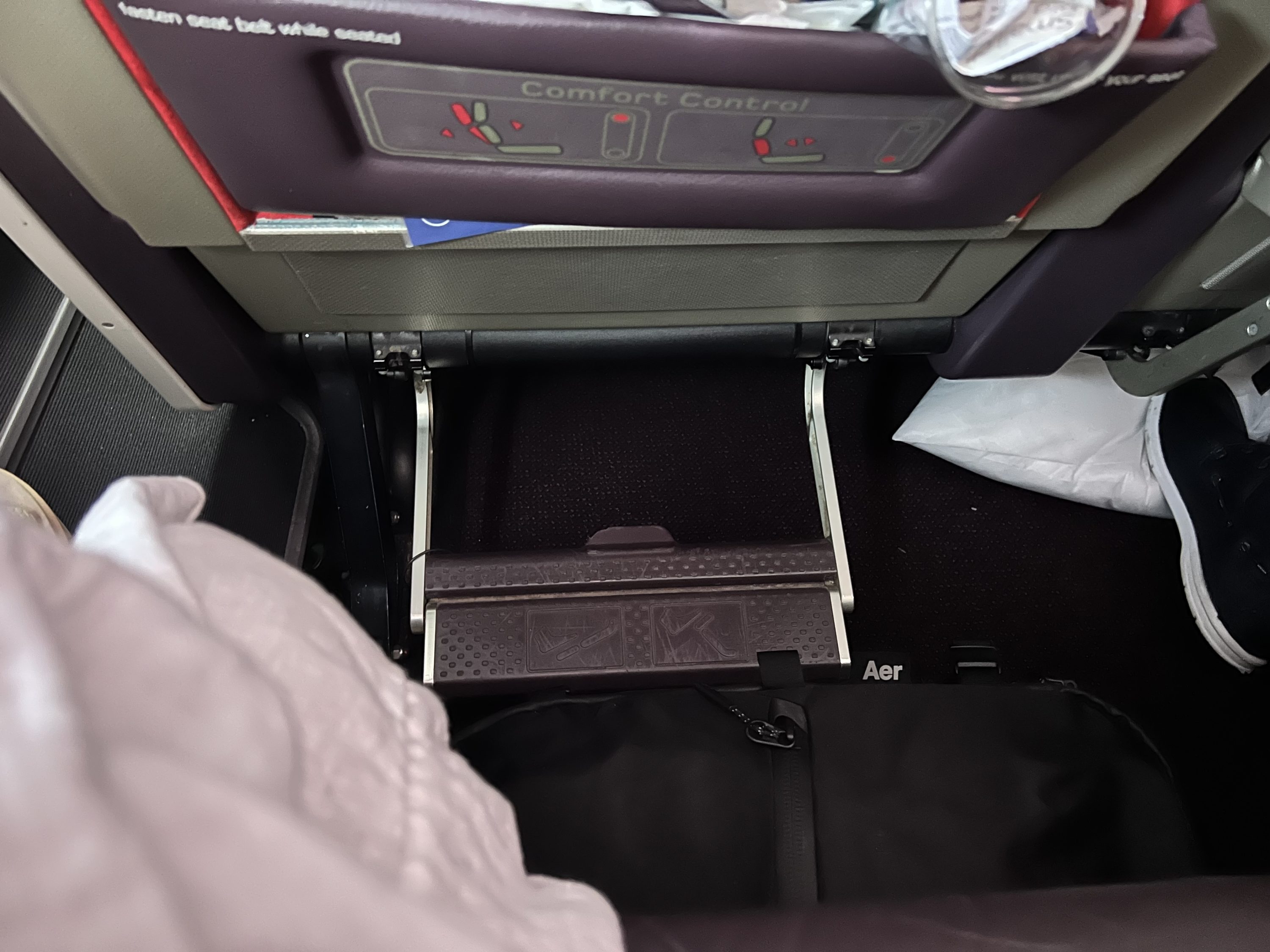 Virgin Atlantic Premium Economy Legrest Virgin Atlantic Premium Economy Legrest