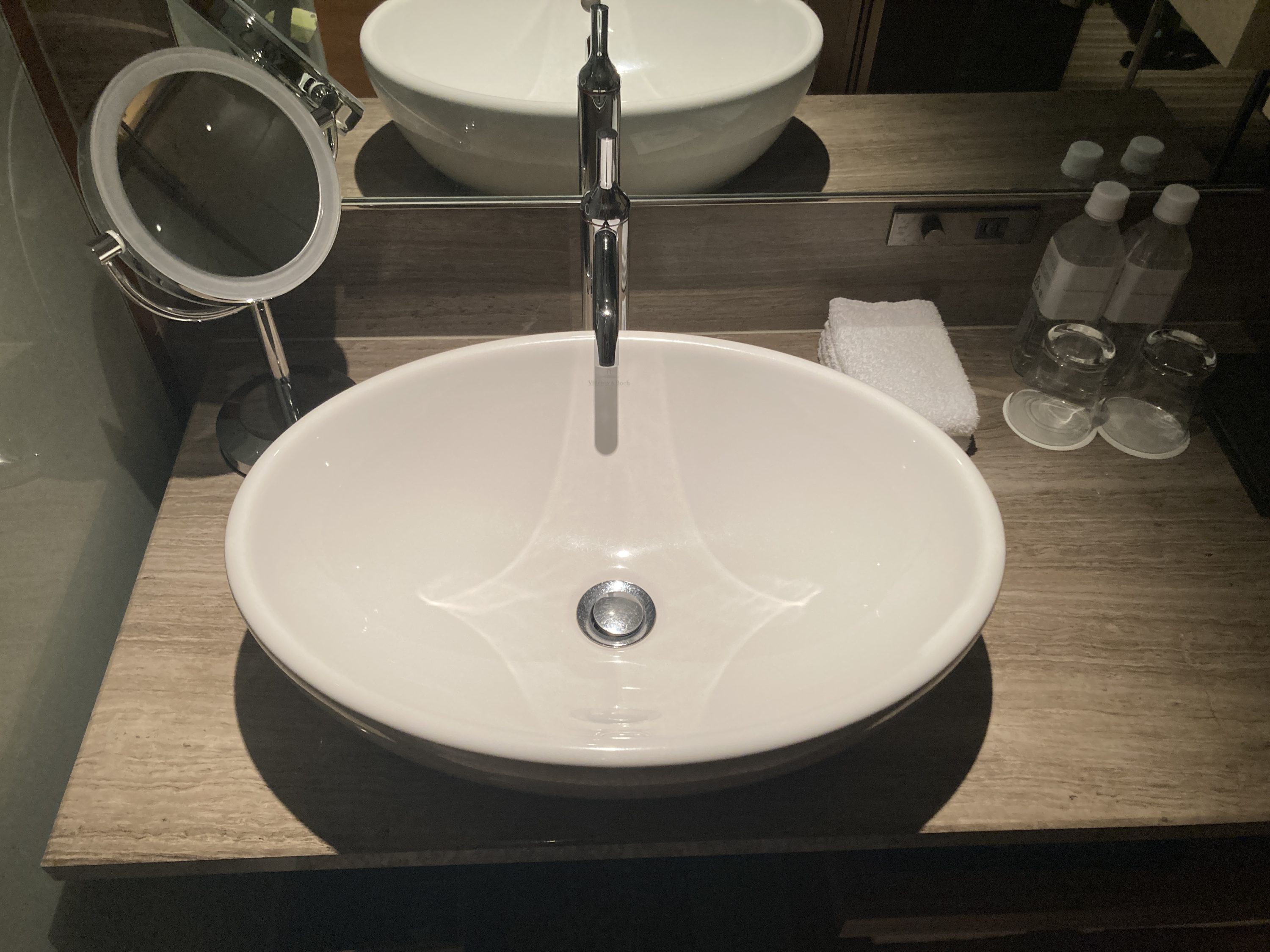 Hyatt Regency Tokyo bathroom counter and sink