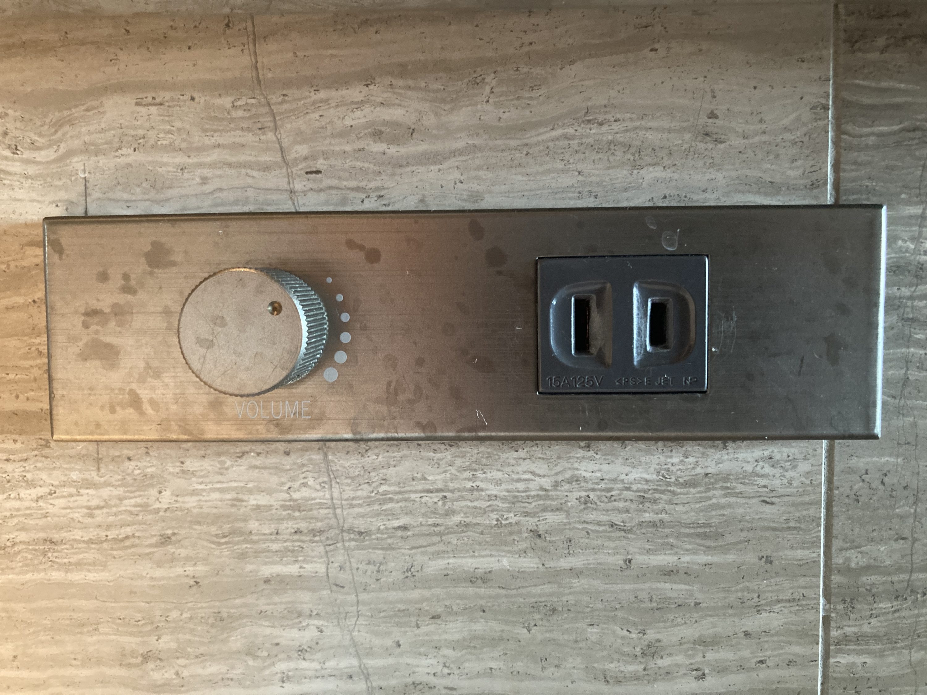 Hyatt Regency Tokyo bathroom plug and mysterious control