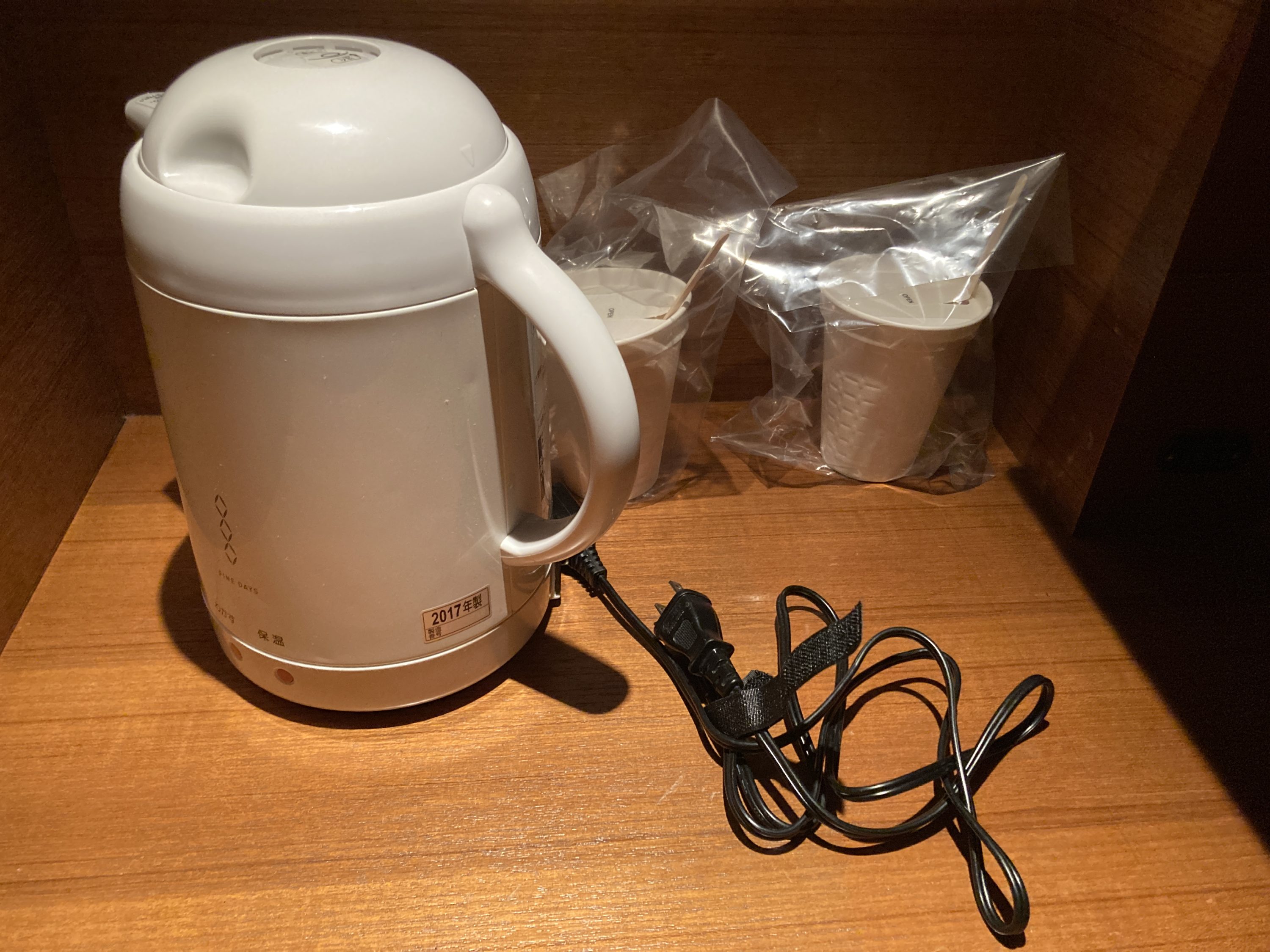 Hyatt Regency Tokyo bedroom minibar hot pot