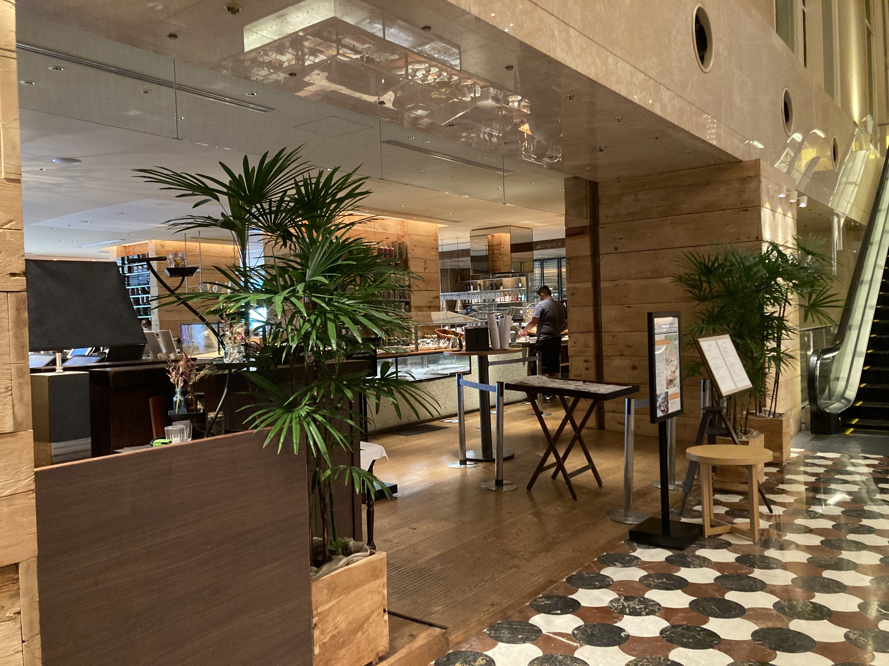 Hyatt Regency Tokyo Caffe entrance
