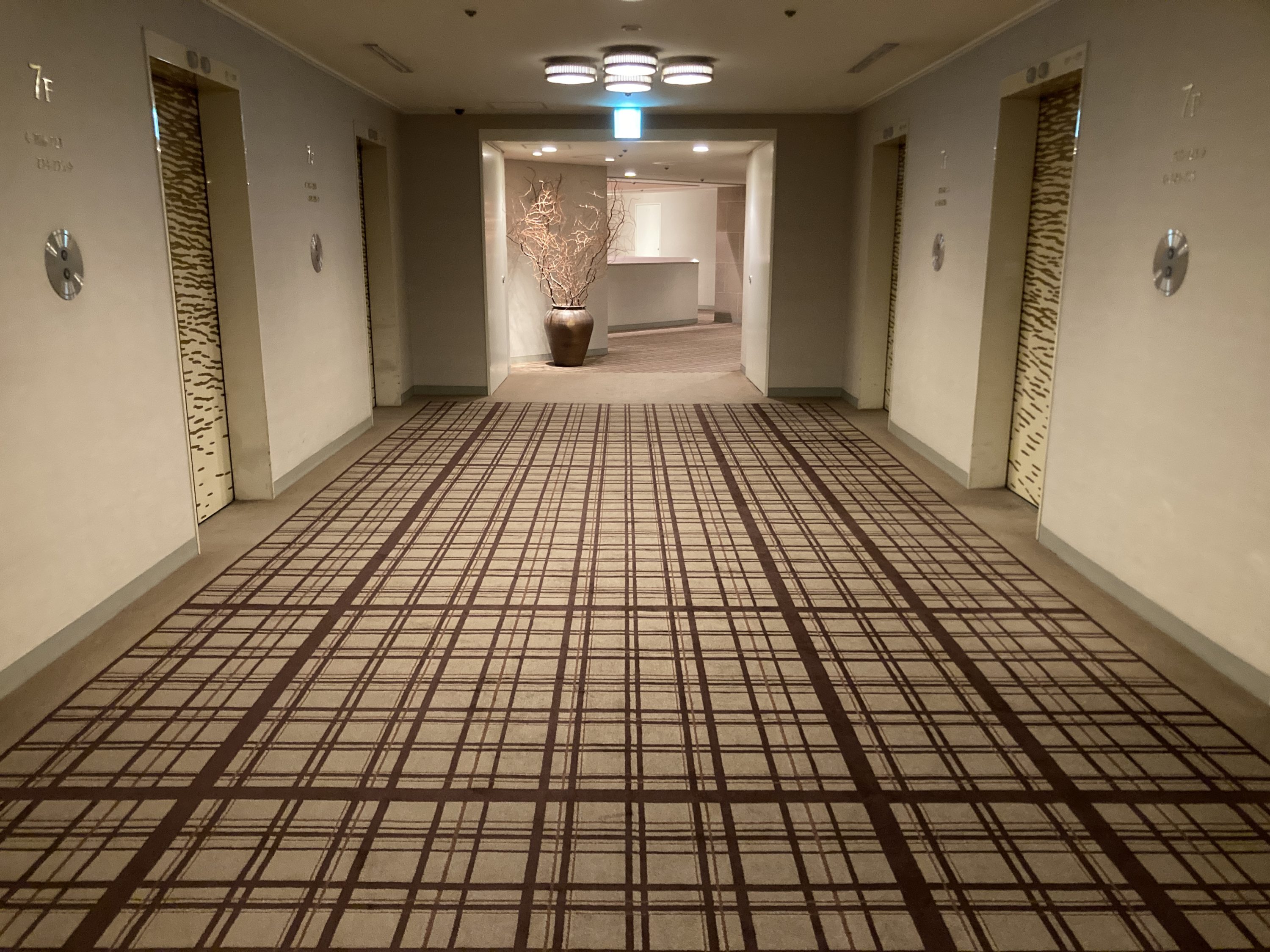 Hyatt Regency Tokyo elevator waiting area 7th floor