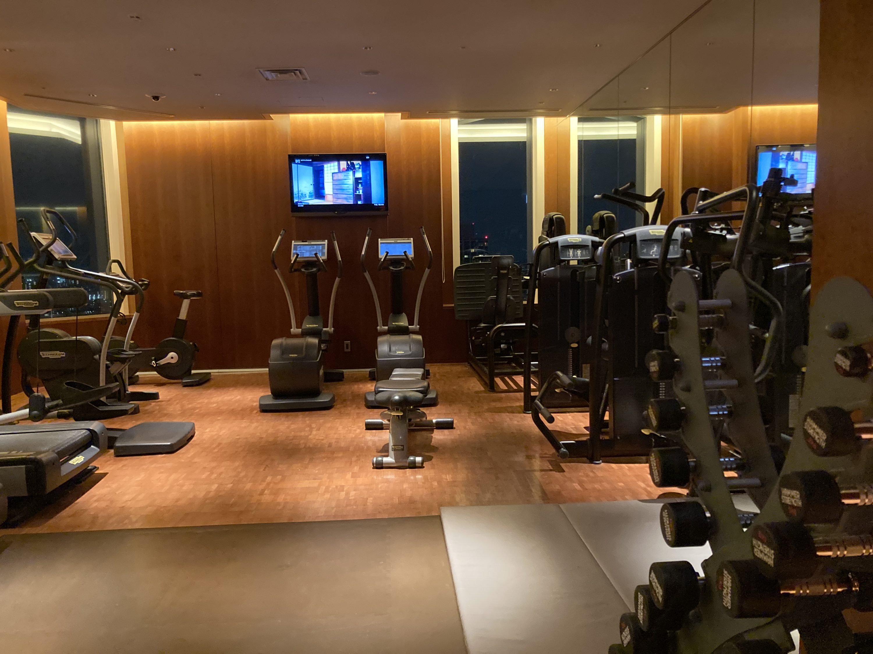Hyatt Regency Tokyo Joule gym equipment