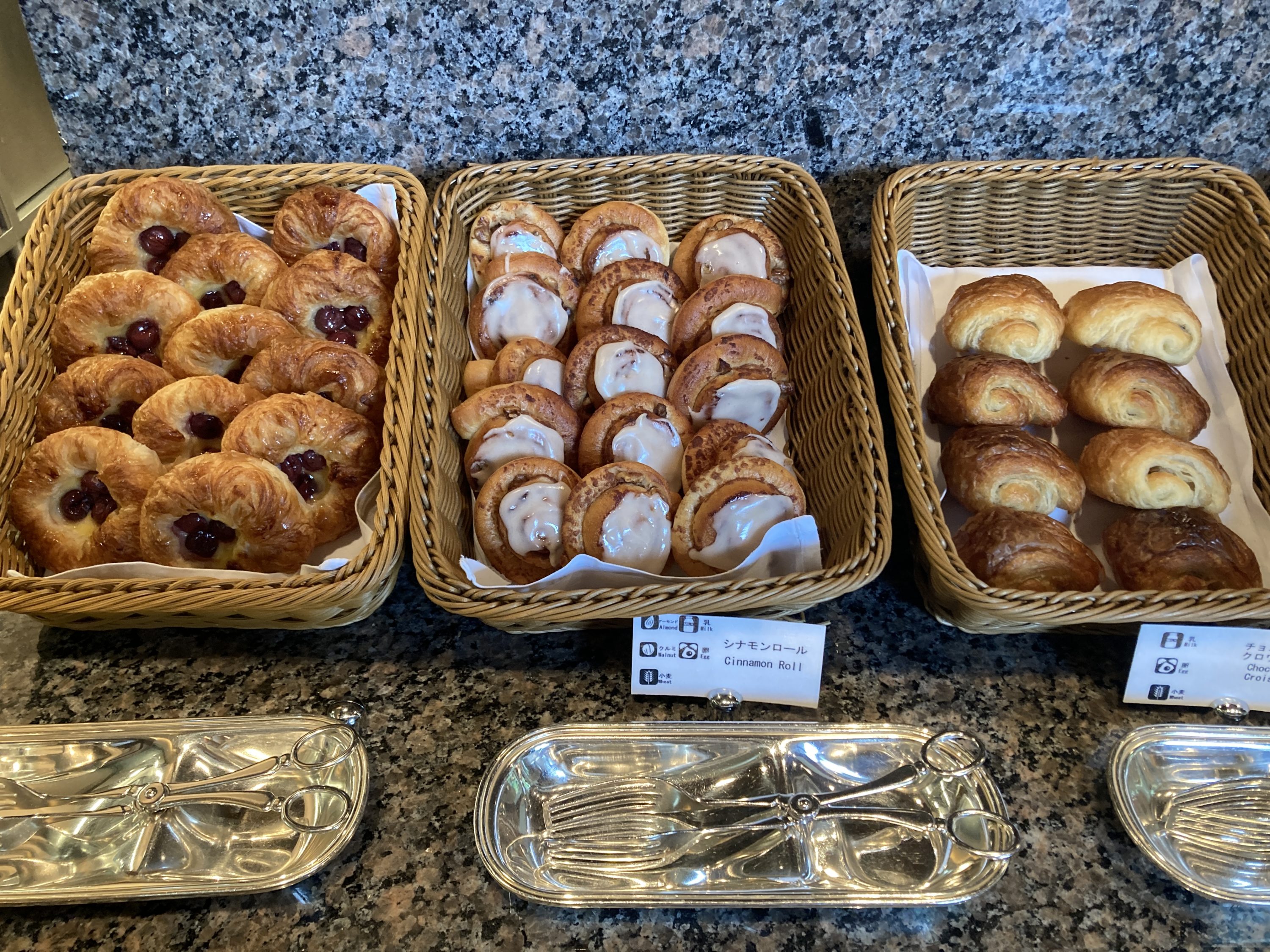 Hyatt Regency Tokyo Vicky's temporary regency club breakfast breads