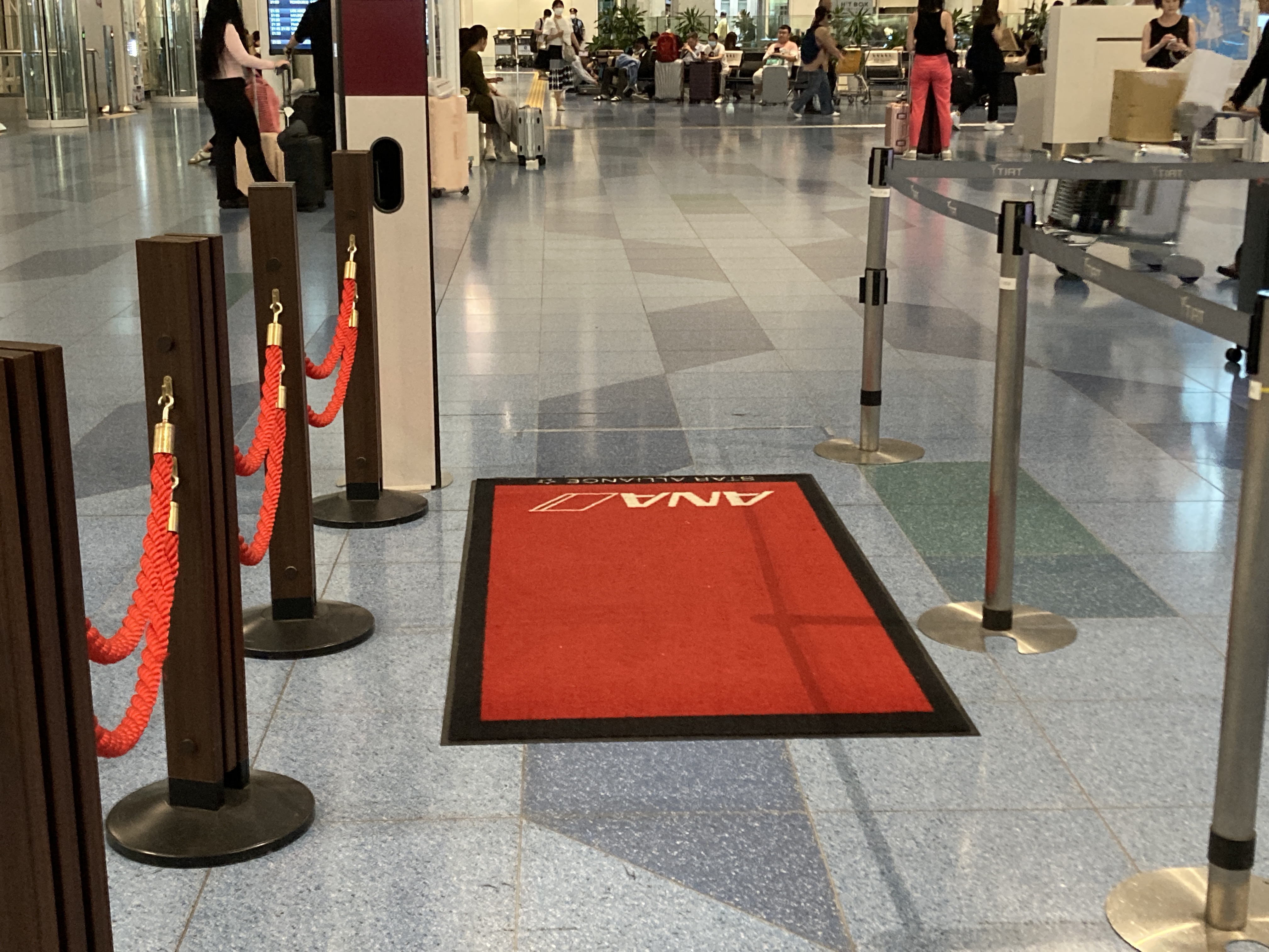 ANA first class red carpet HND airport check in