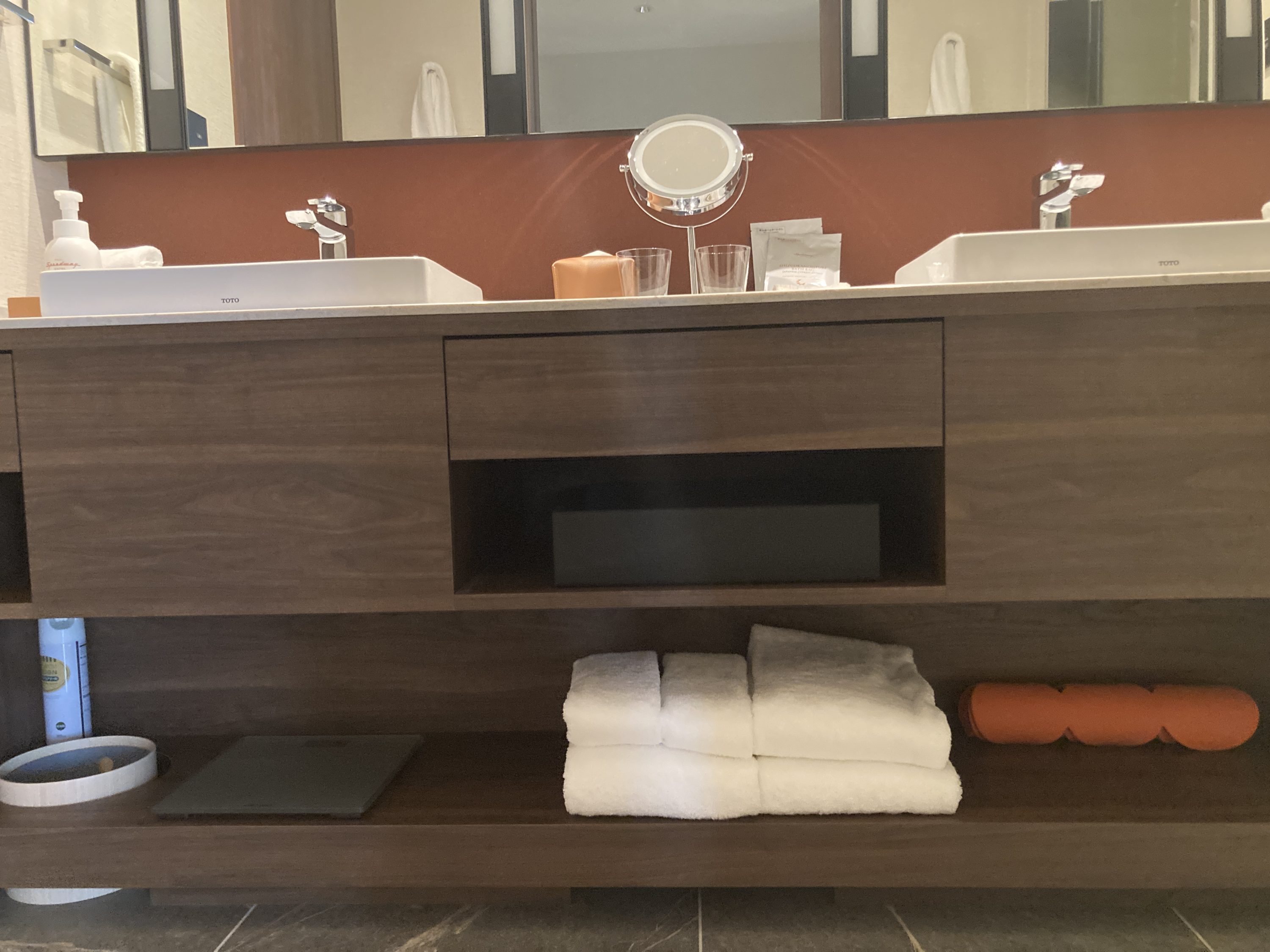 Fuji Speedway Hotel Grand Prix Corner King Suite bathroom under sink