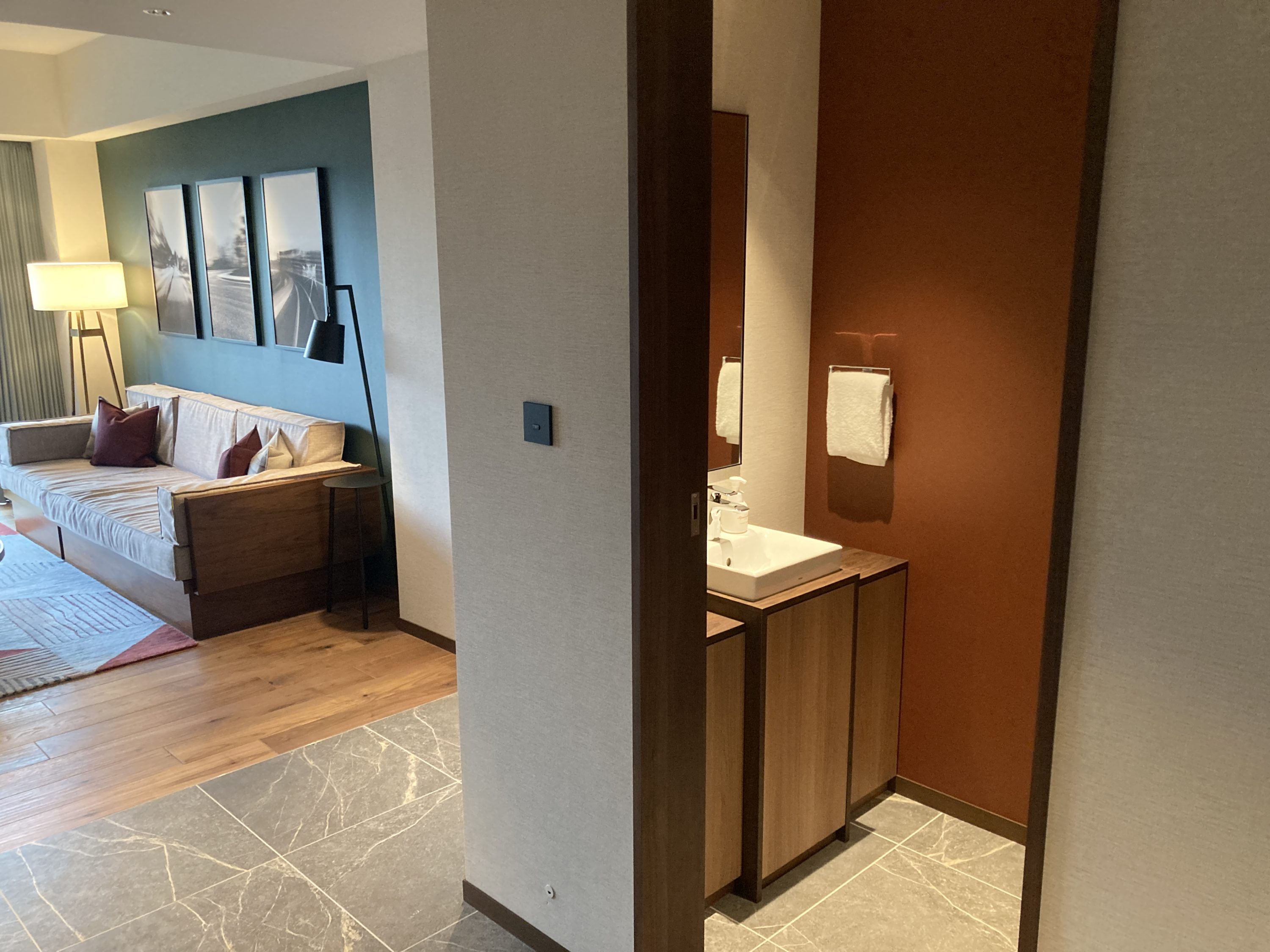 Fuji Speedway Hotel Grand Prix Corner King Suite half bath sink