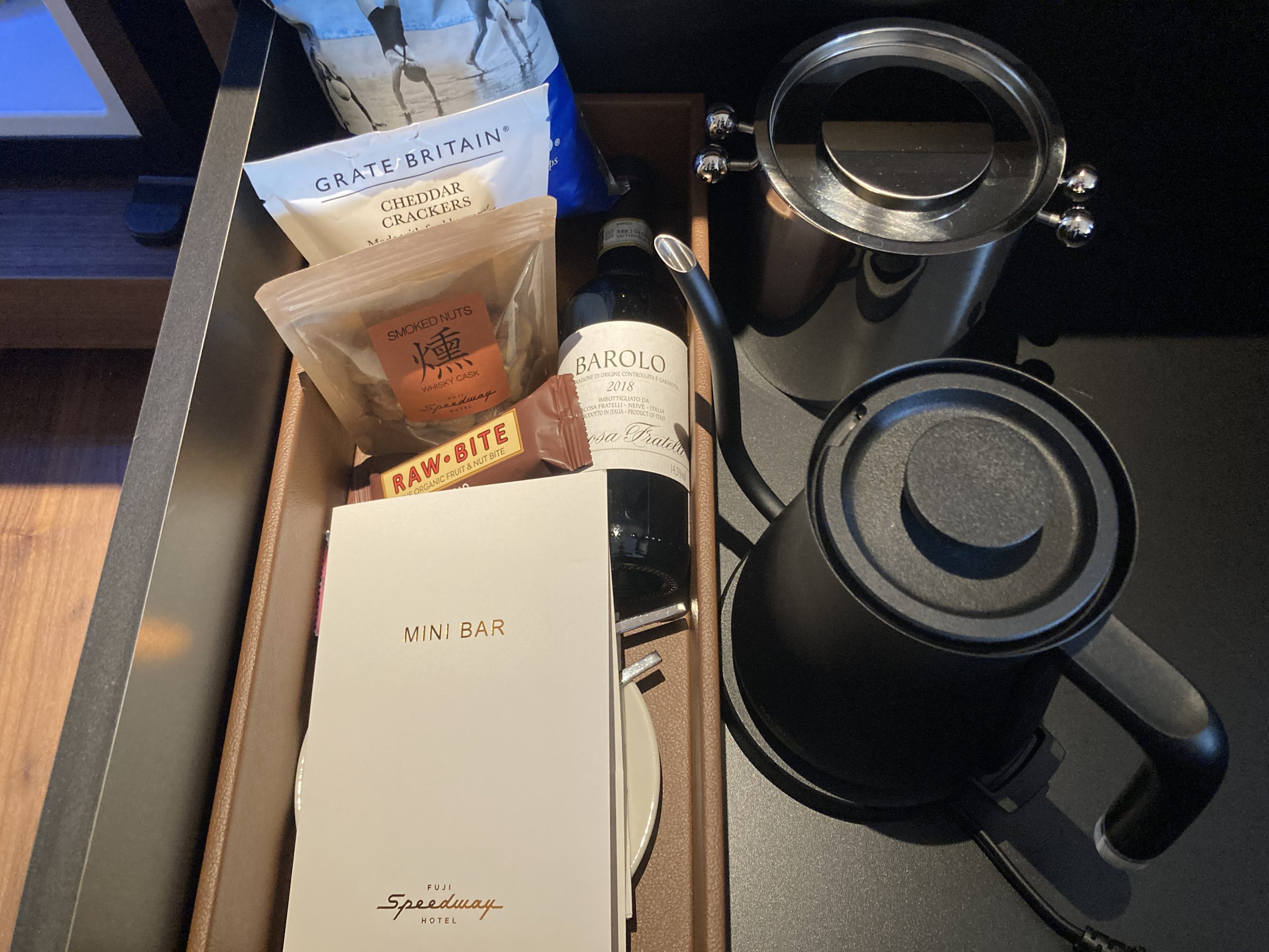 Fuji Speedway Hotel Grand Prix Corner King Suite living room mini bar kettles snacks