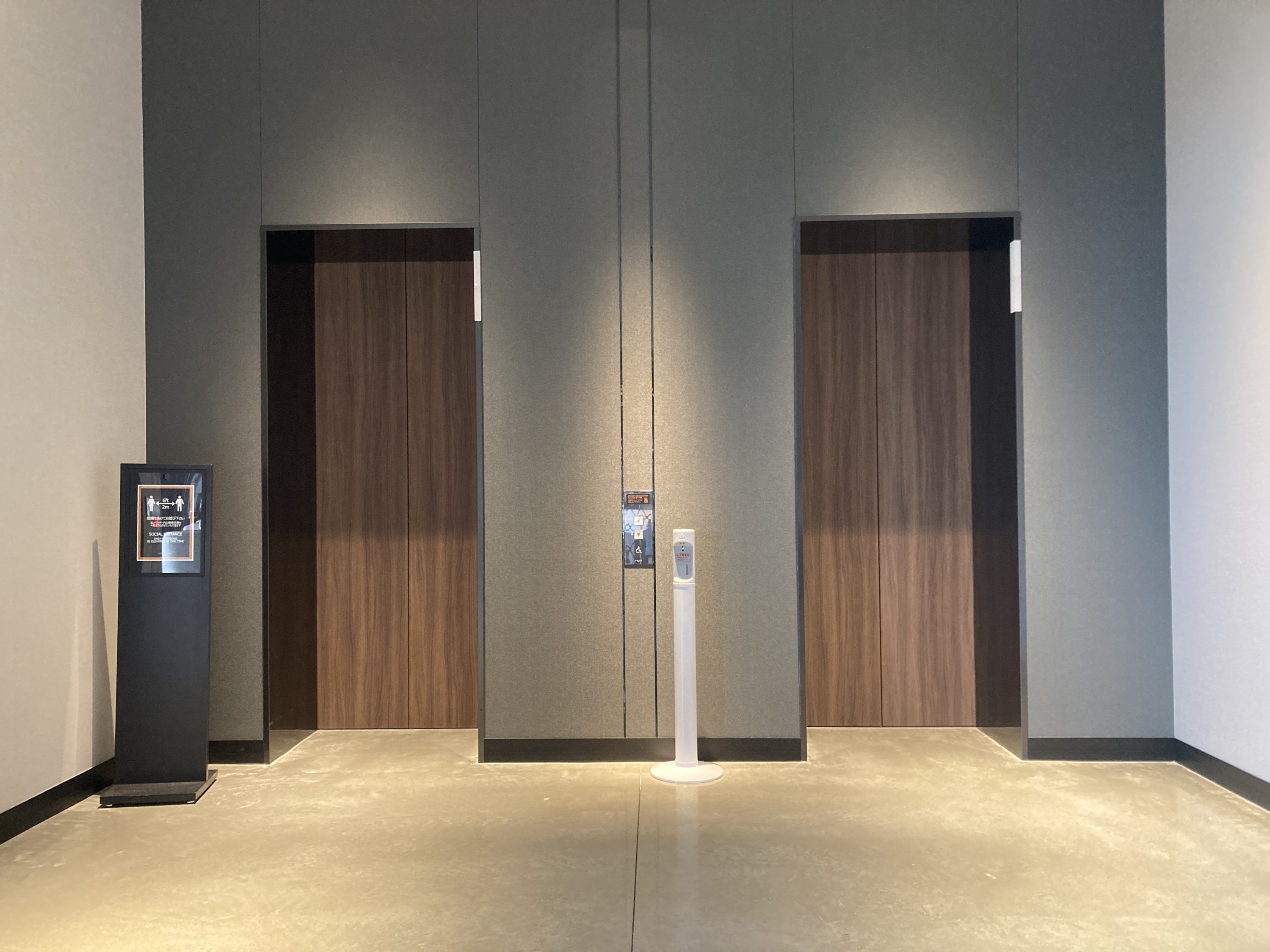 Fuji Speedway Hotel elevator waiting area