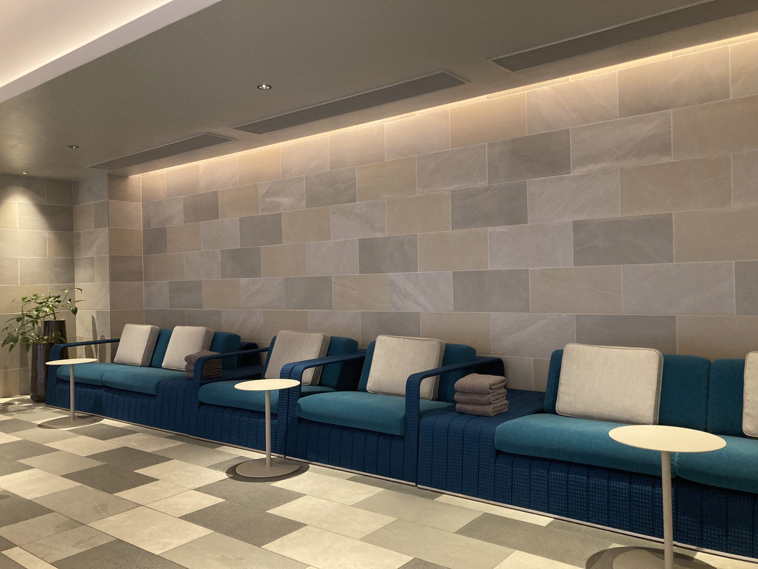 Fuji Speedway Hotel pool seating