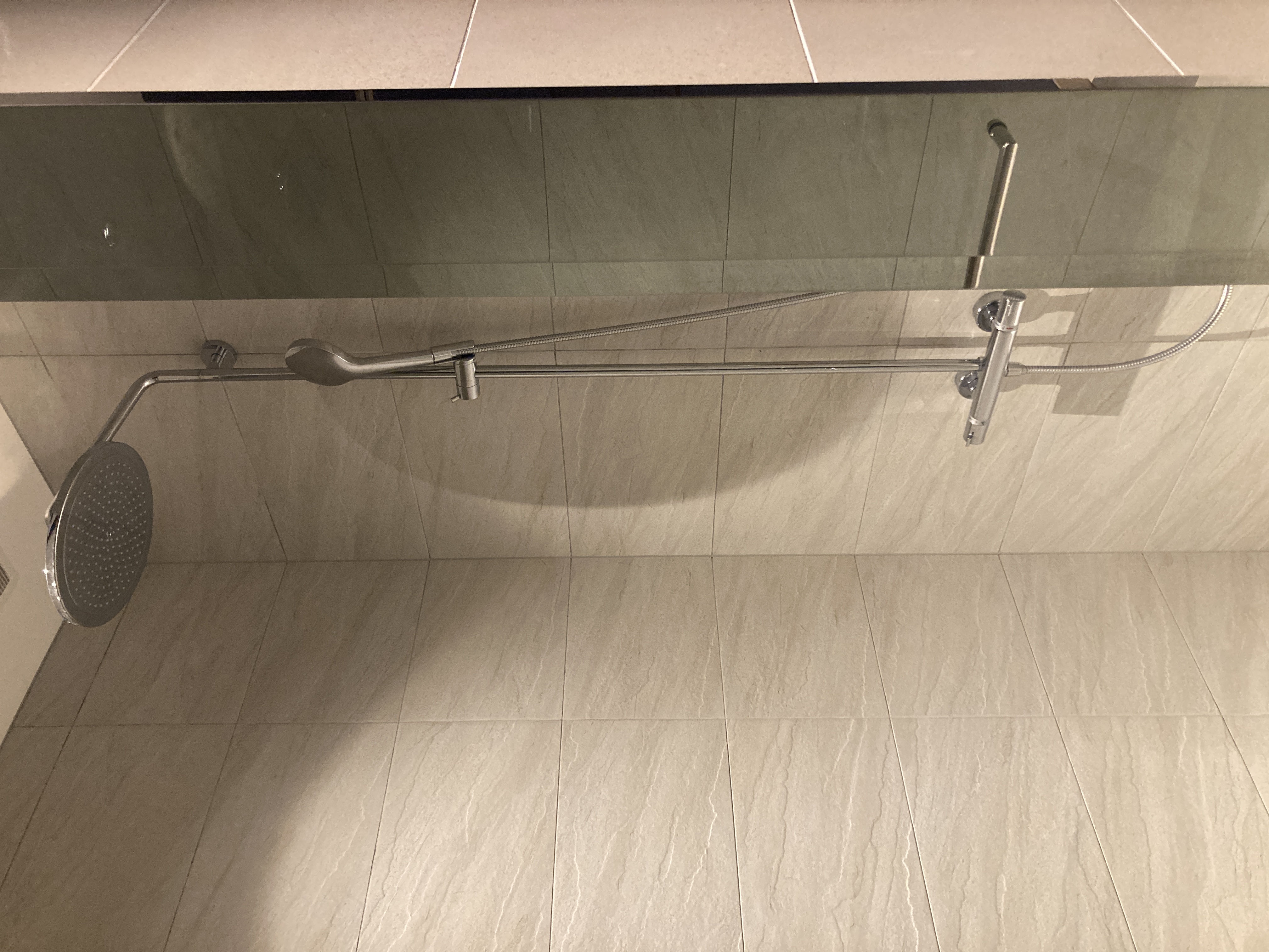 Fuji Speedway Hotel pool shower